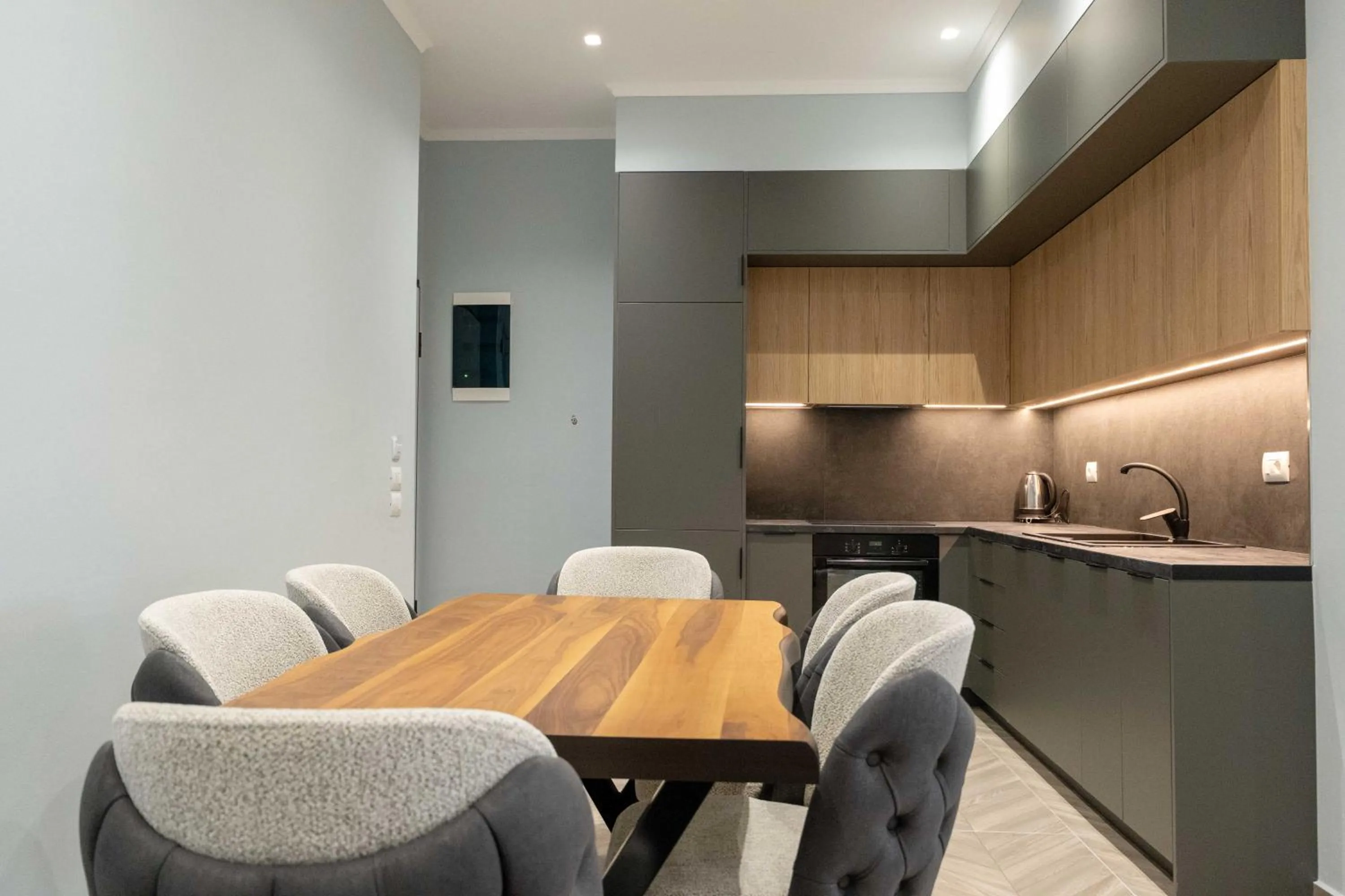 Kitchen or kitchenette in Regal Luxury Apartments