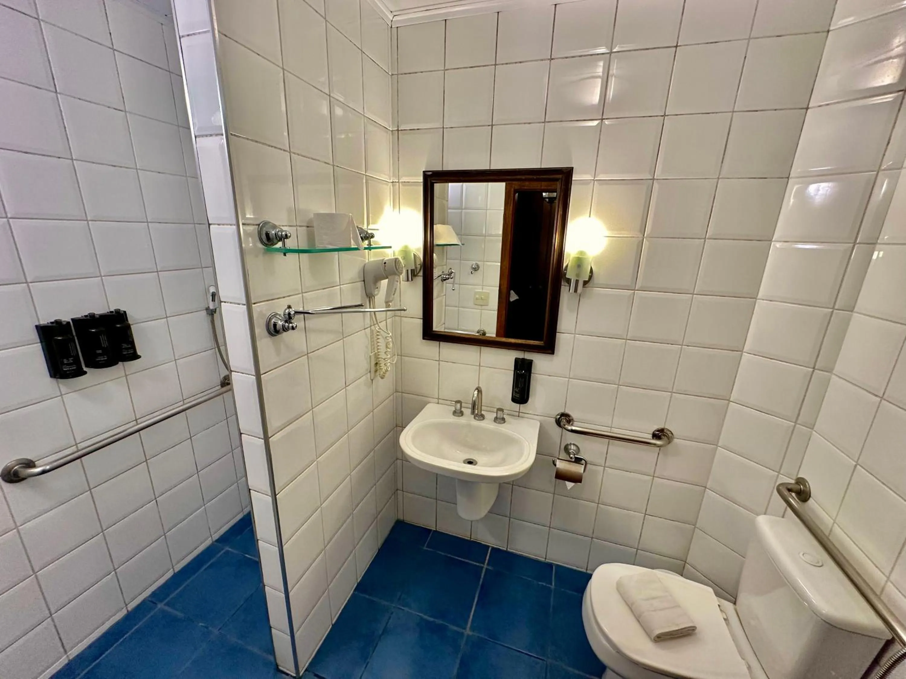 Bathroom in Porto Grande Hotel & Convention