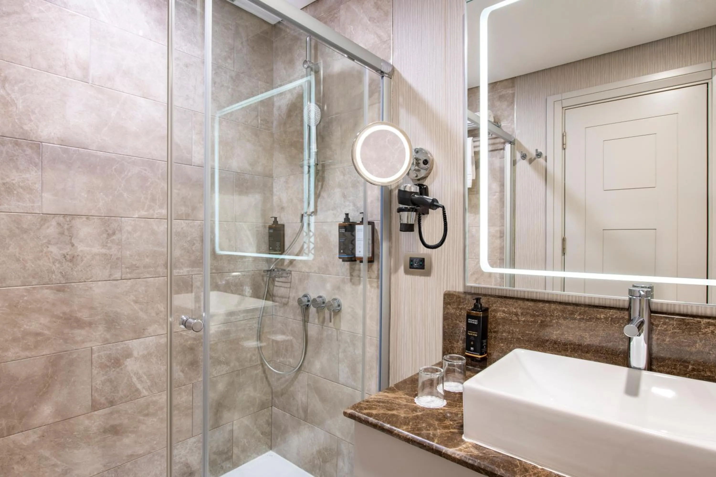 Shower in Mercure Tbilisi Old Town