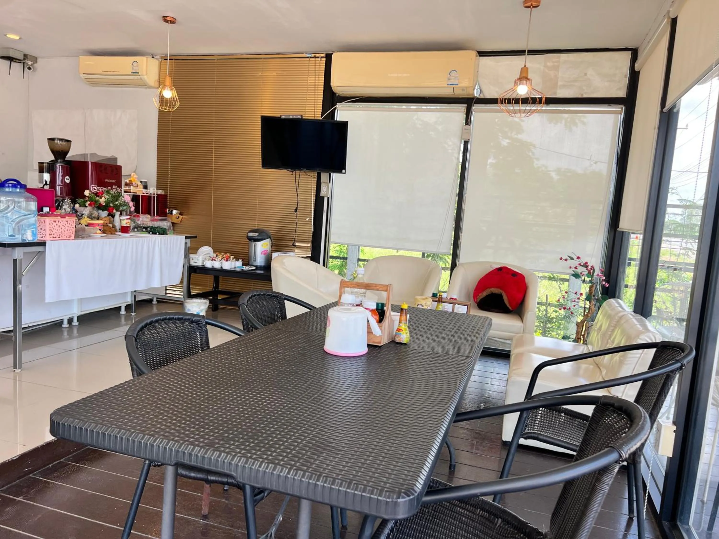 Area and facilities in Rungreang Hotel