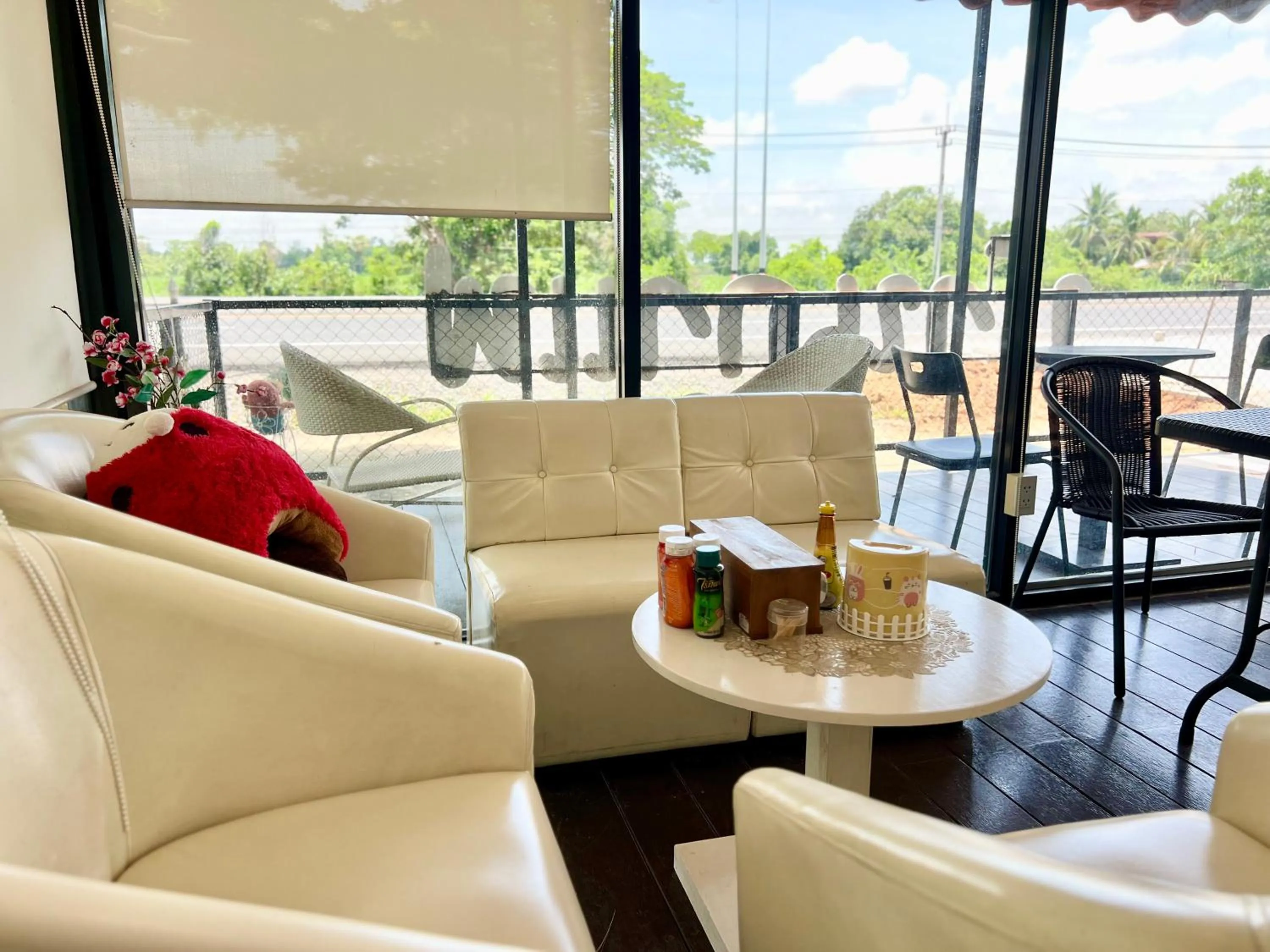Seating area in Rungreang Hotel