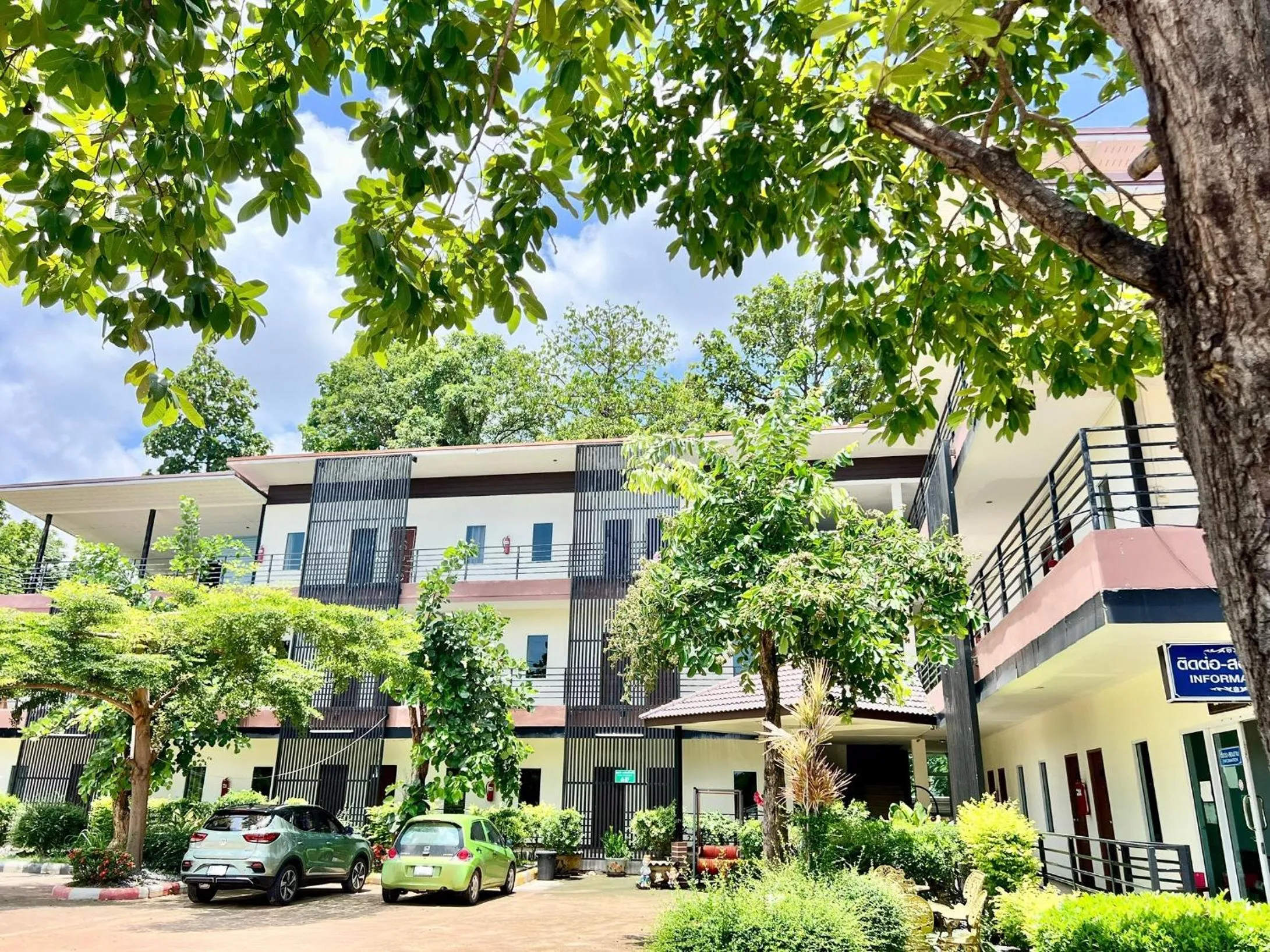 Property building in Rungreang Hotel