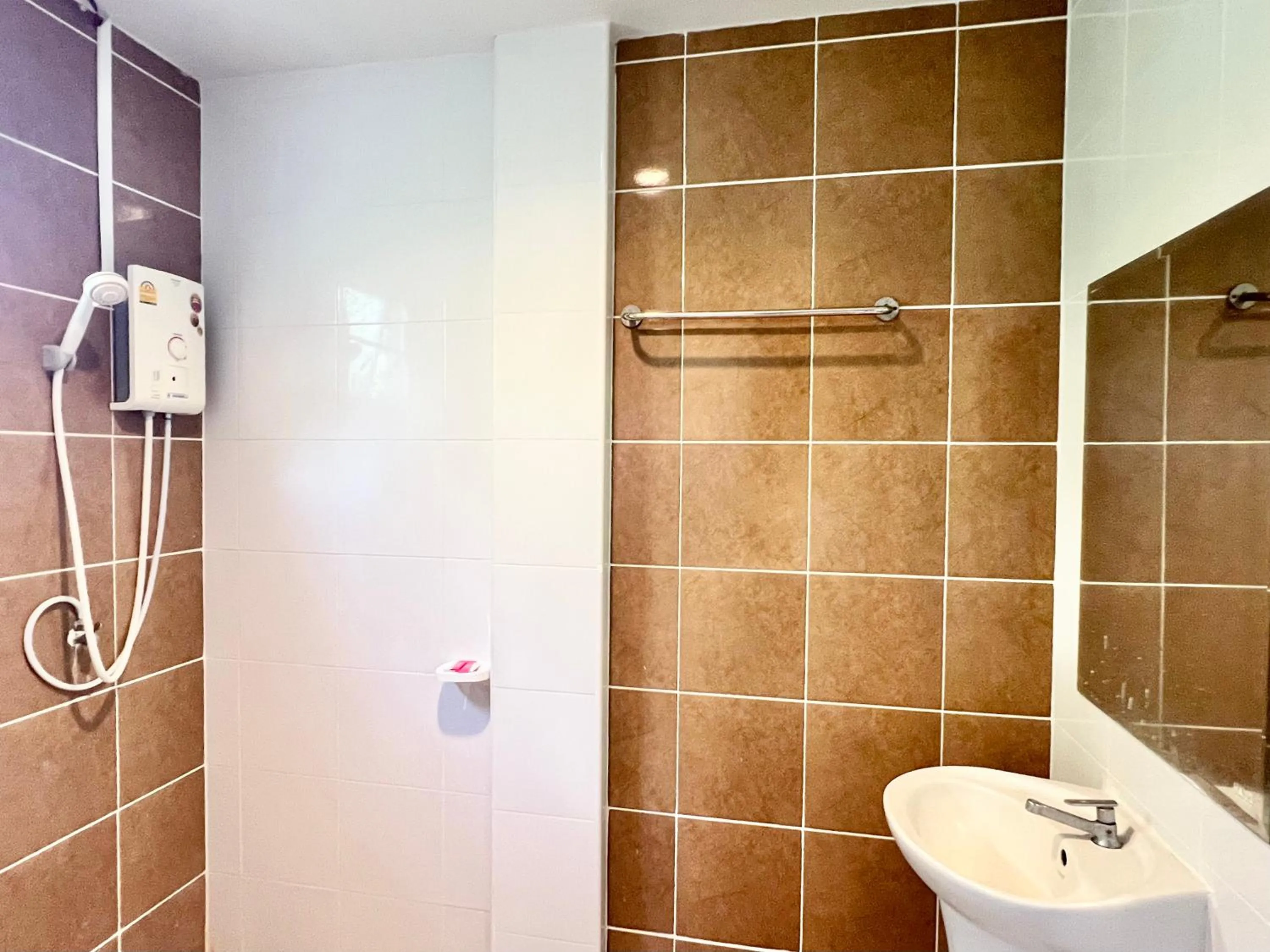 Bathroom in Rungreang Hotel