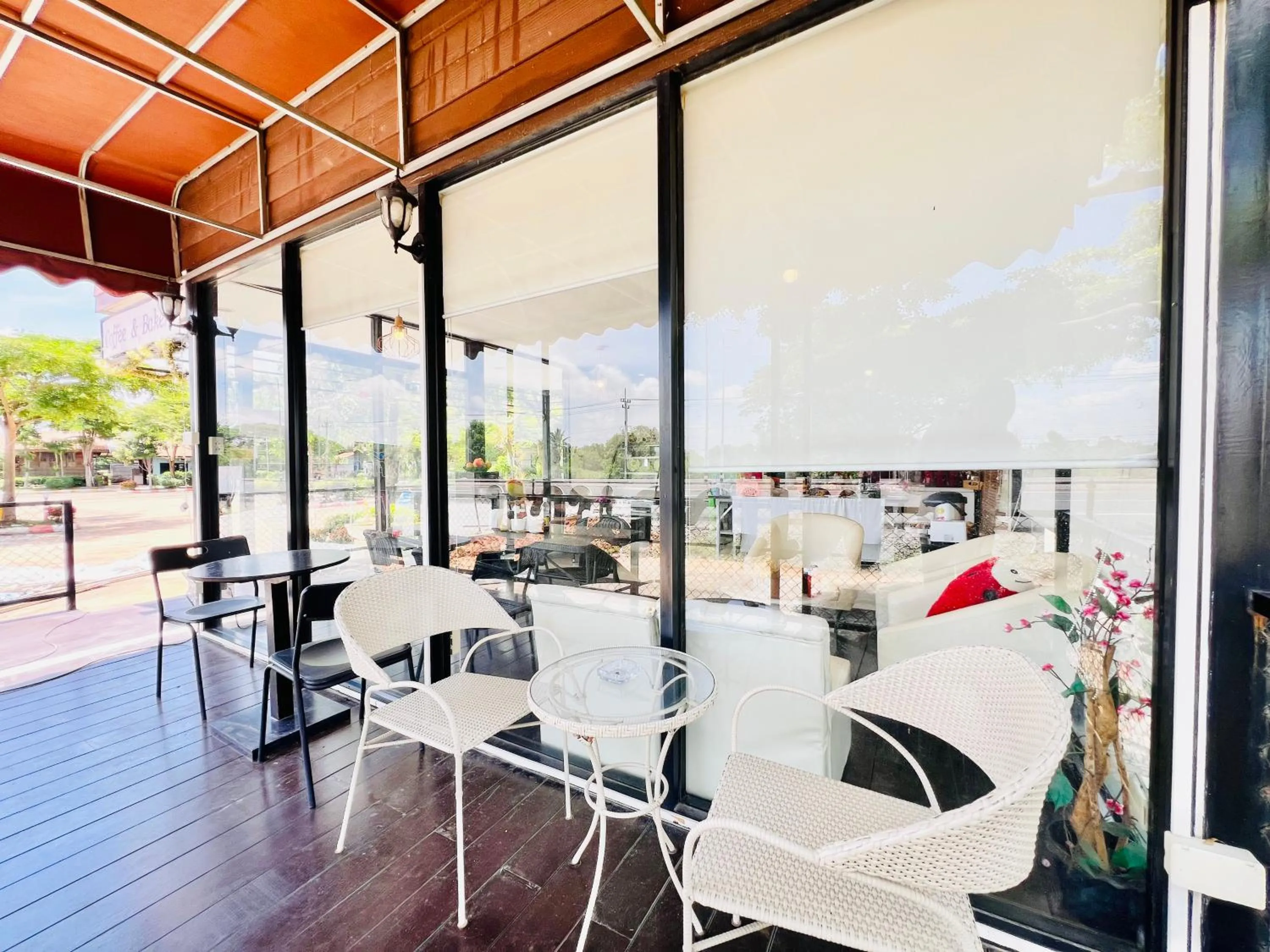 Seating area in Rungreang Hotel