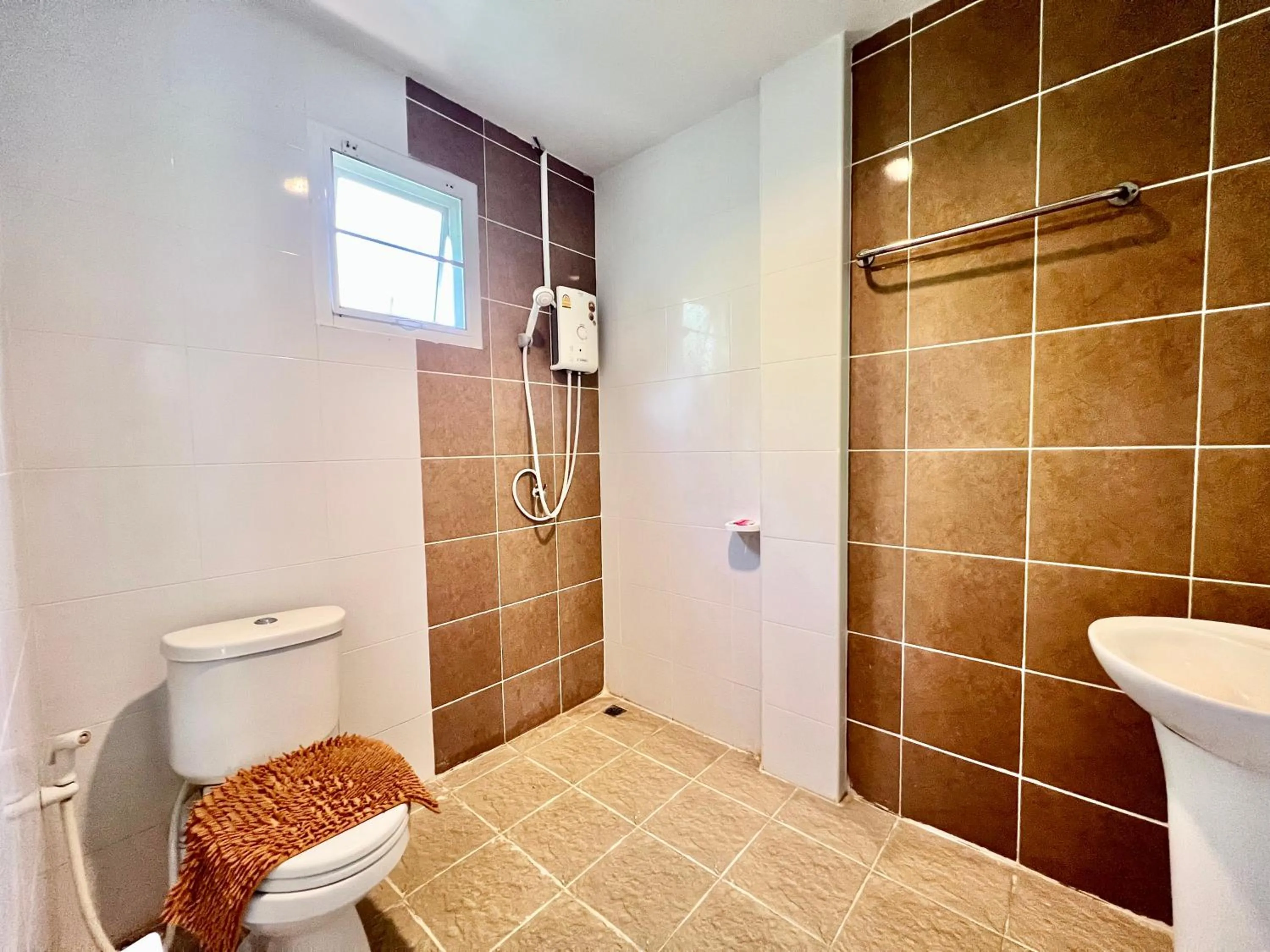 Bathroom in Rungreang Hotel