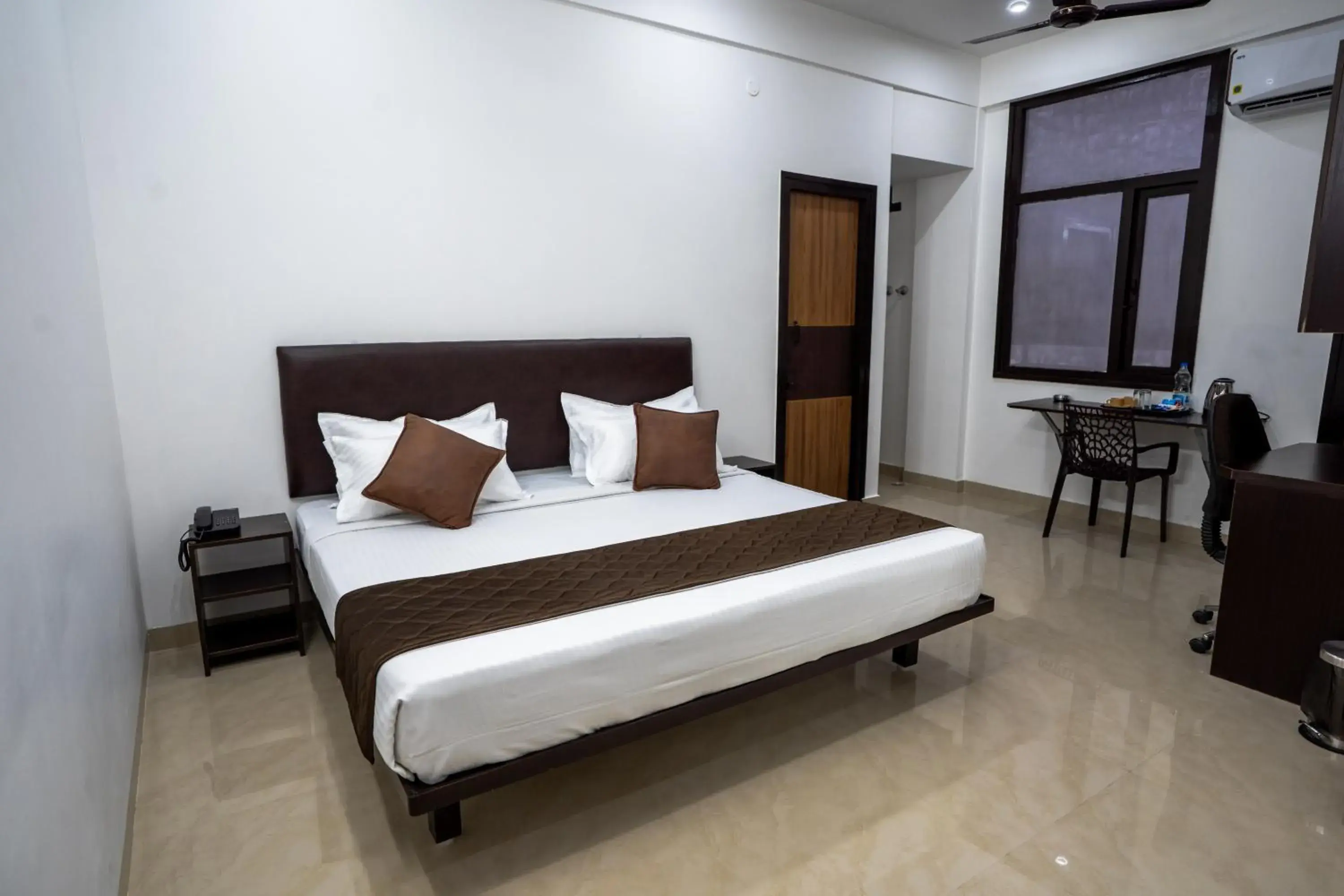 Standard Double Room in Cross Roads Inn Standard Double Room in Cross Roads Inn