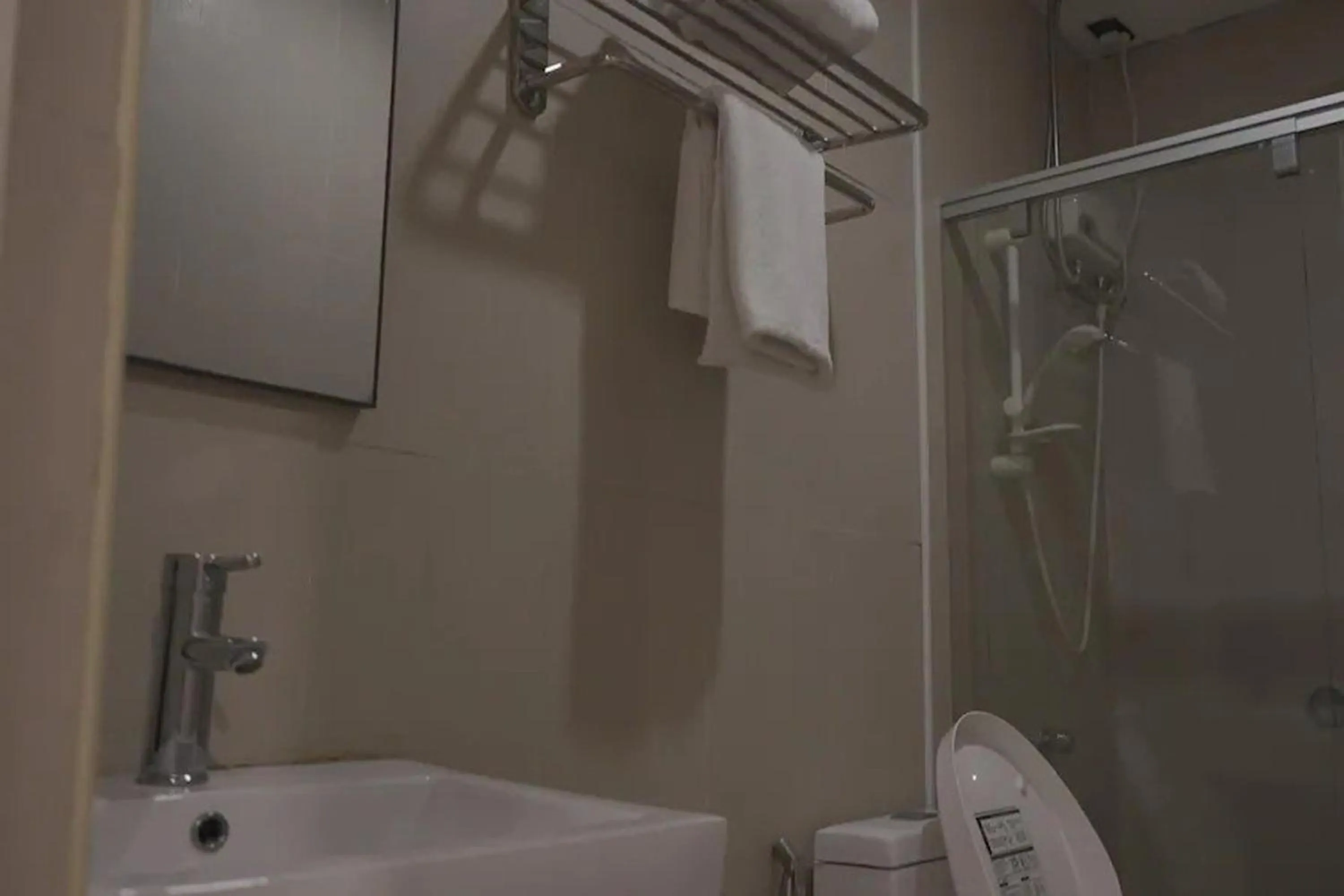 Shower in Casa Alegria Bed and Breakfast Antipolo