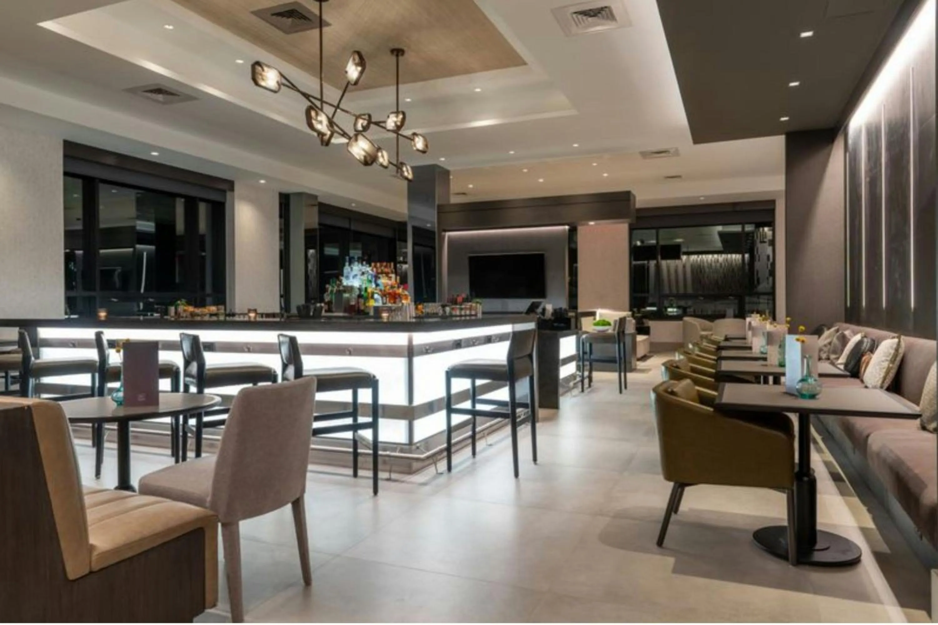 Lounge or bar in AC Hotel Burlington