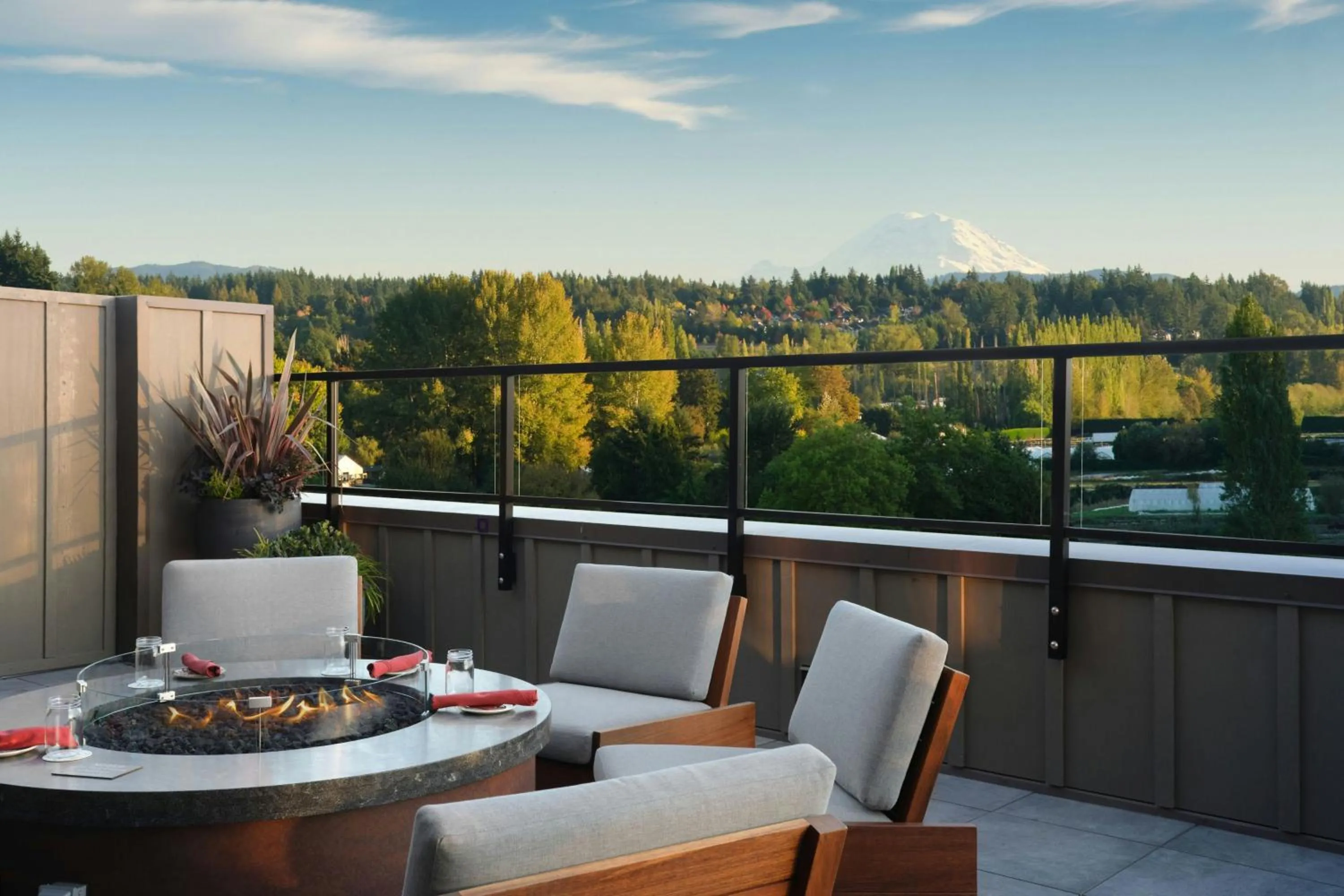 Lounge or bar in The SOMM Hotel & Spa, Autograph Collection