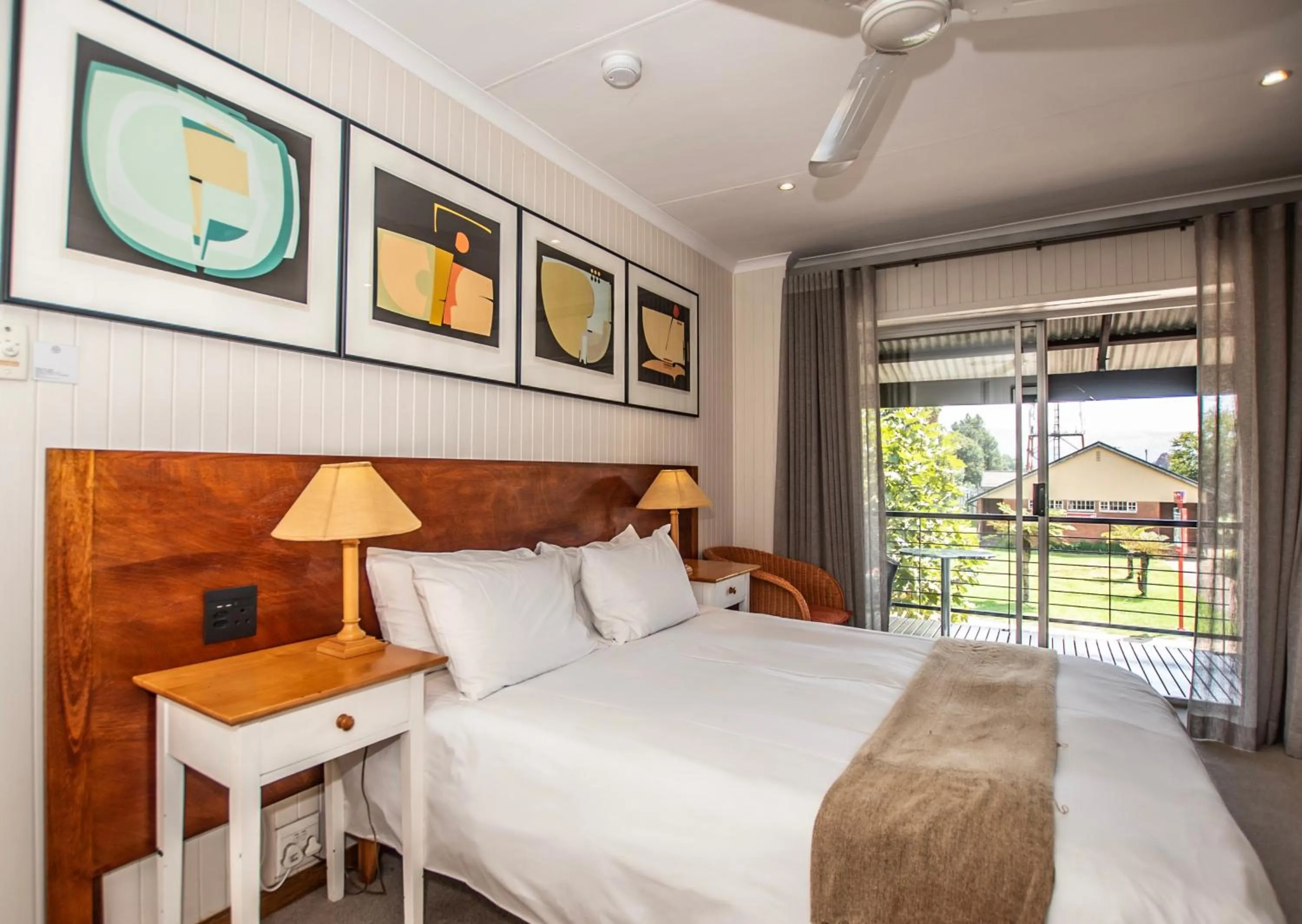 Bedroom, Bed in Graskop Hotel