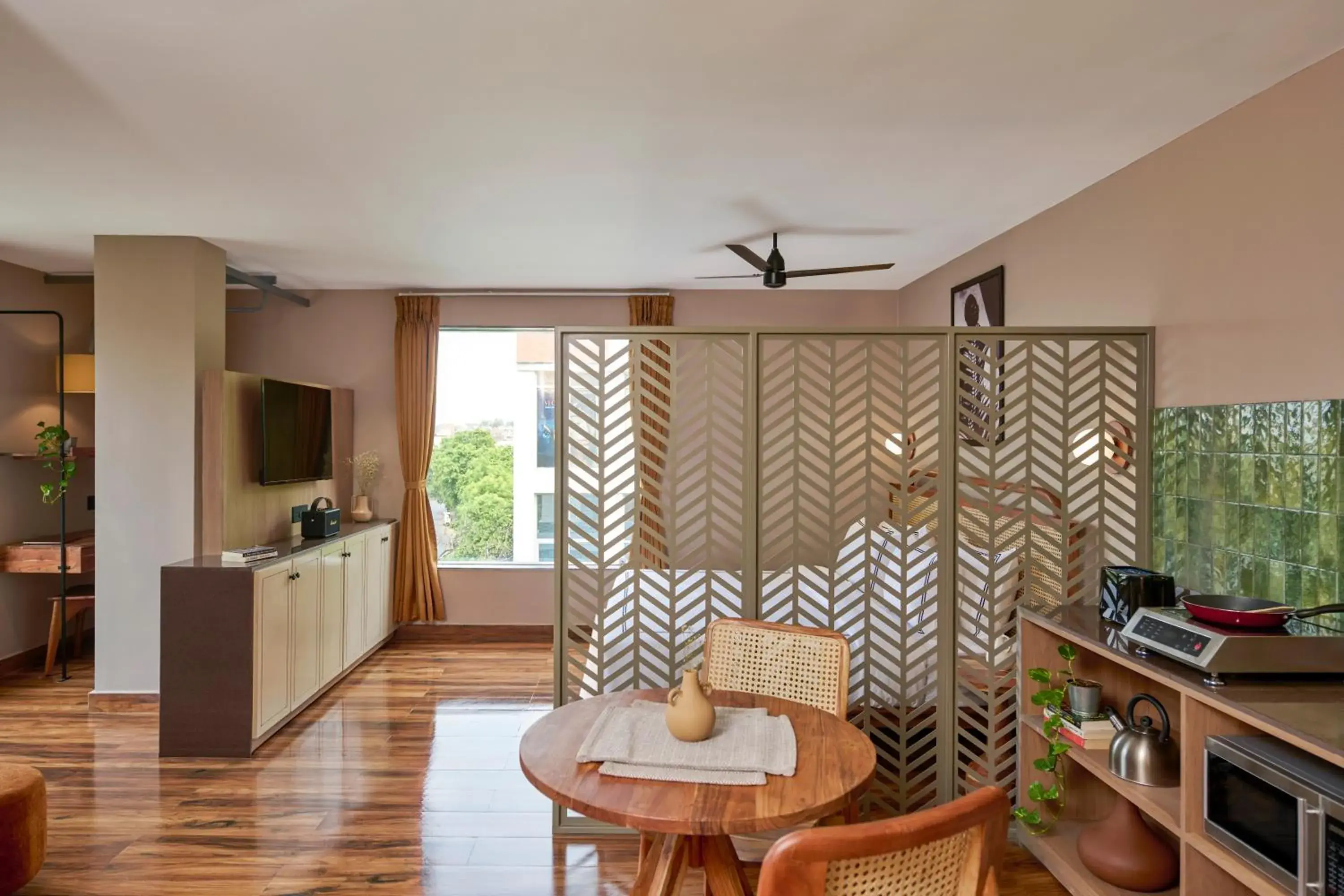 Studio in Minimalist - The Varanasi Edit Studio in Minimalist - The Varanasi Edit