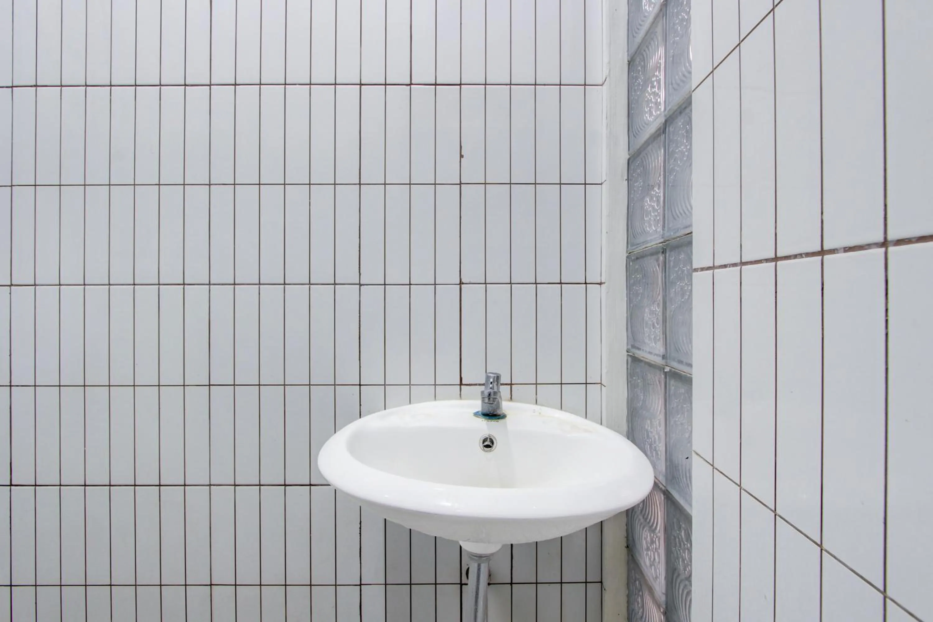 Bathroom in Hotel O Yogyakarta near Jalan Malioboro formerly Malio Inn