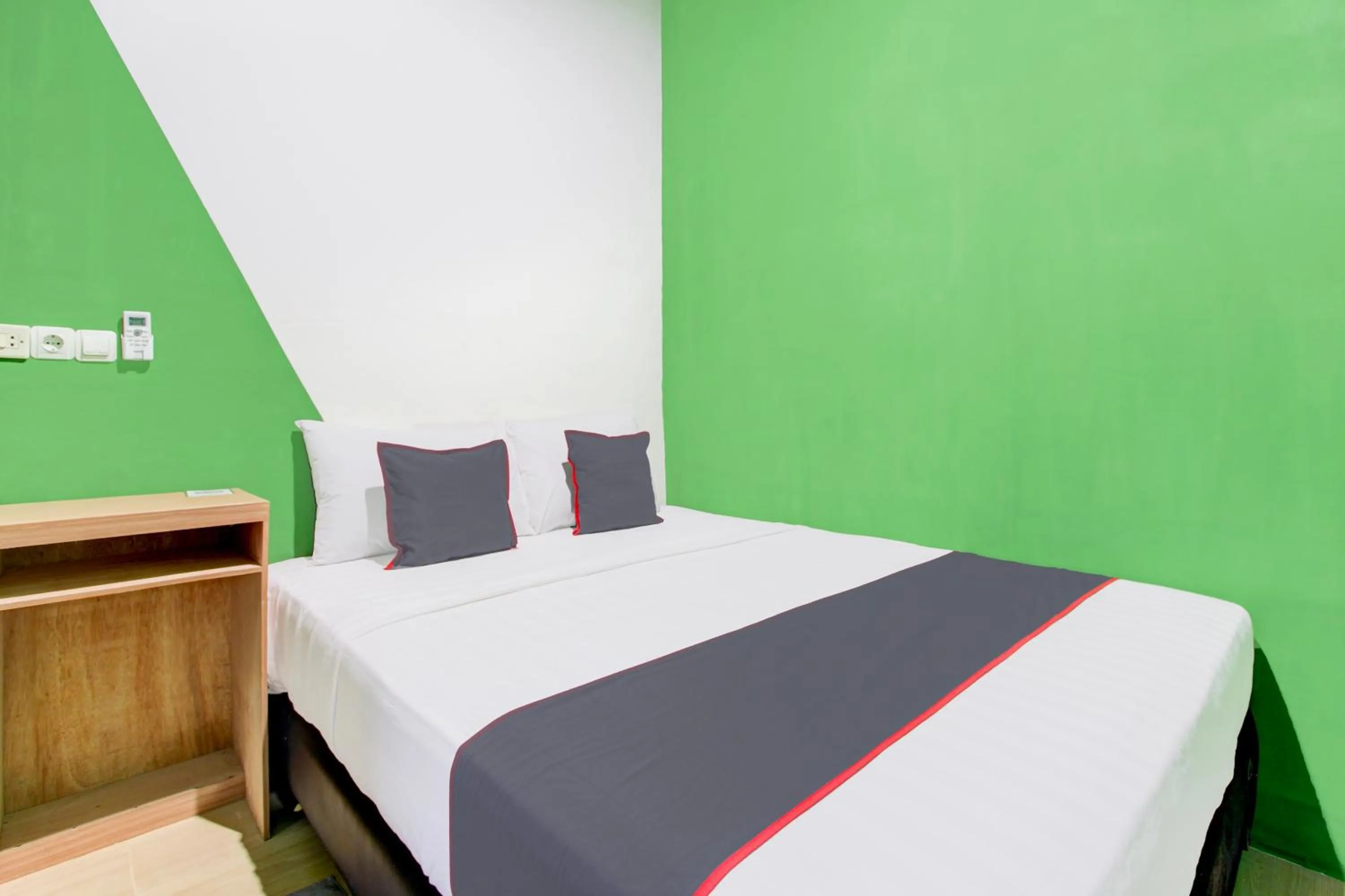 Bedroom, Bed in Hotel O Yogyakarta near Jalan Malioboro formerly Malio Inn