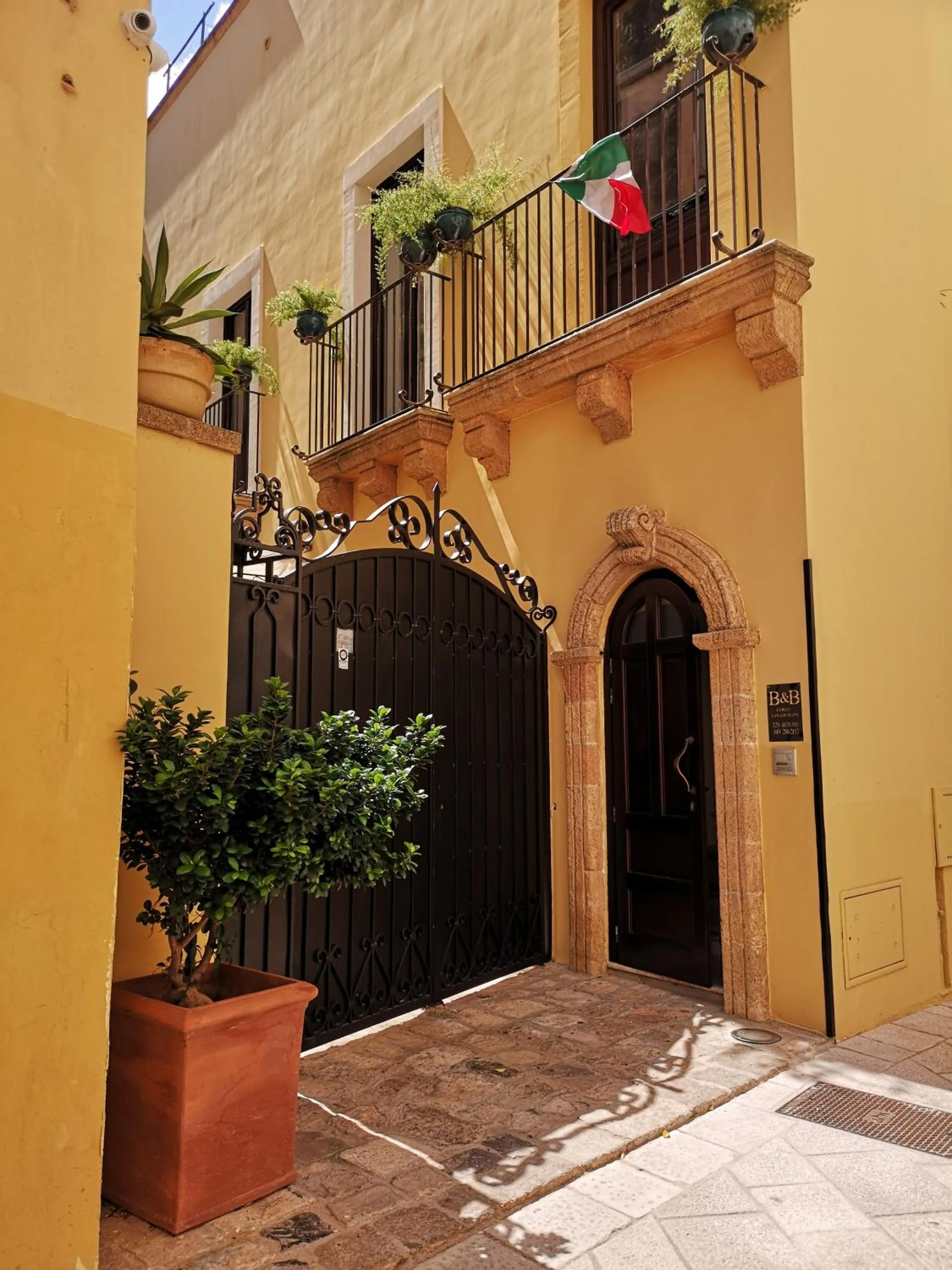 Facade/entrance in B&B Corte San Giuseppe