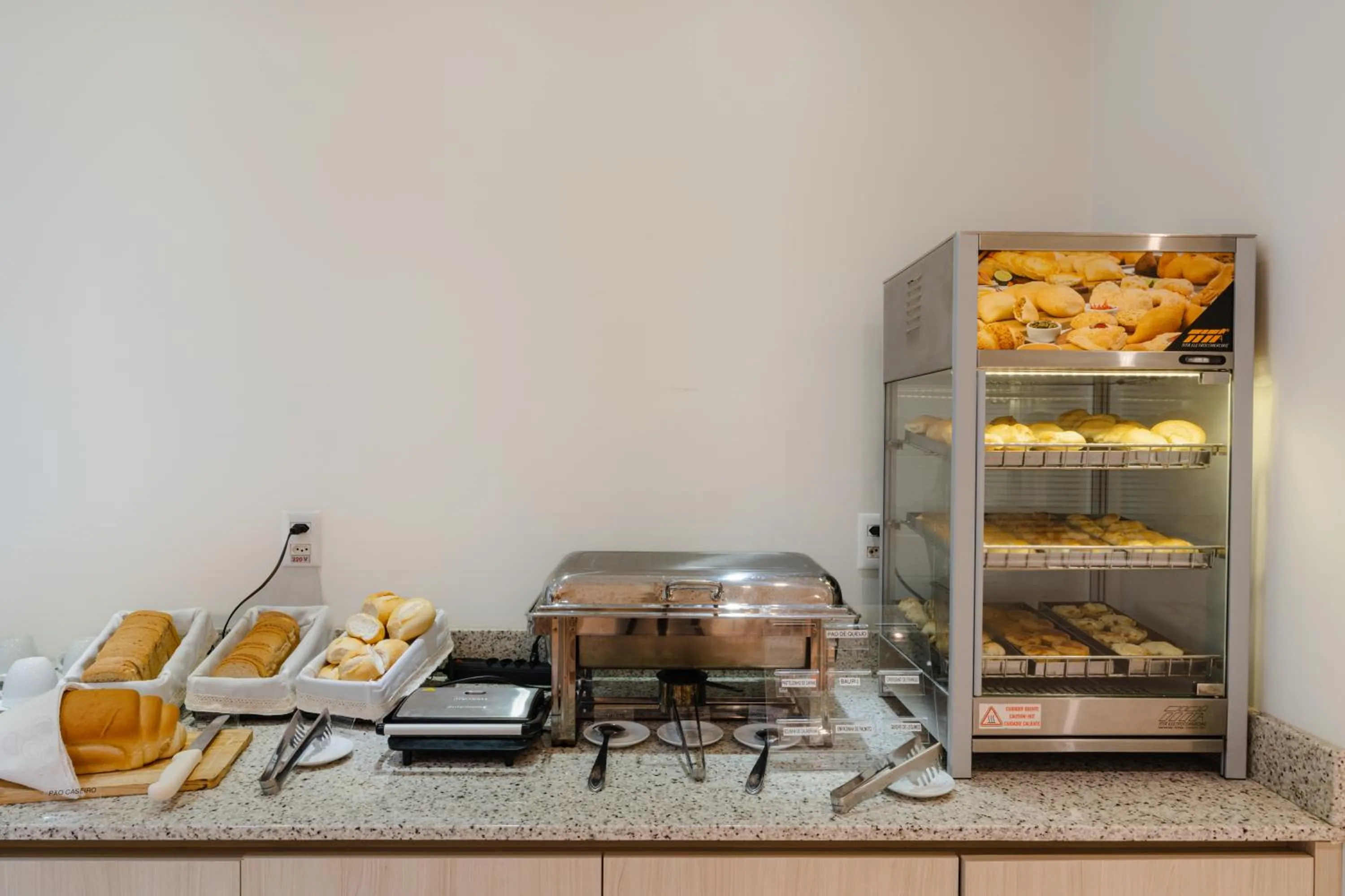 Buffet breakfast in Hotel Caiuá Lago Umuarama