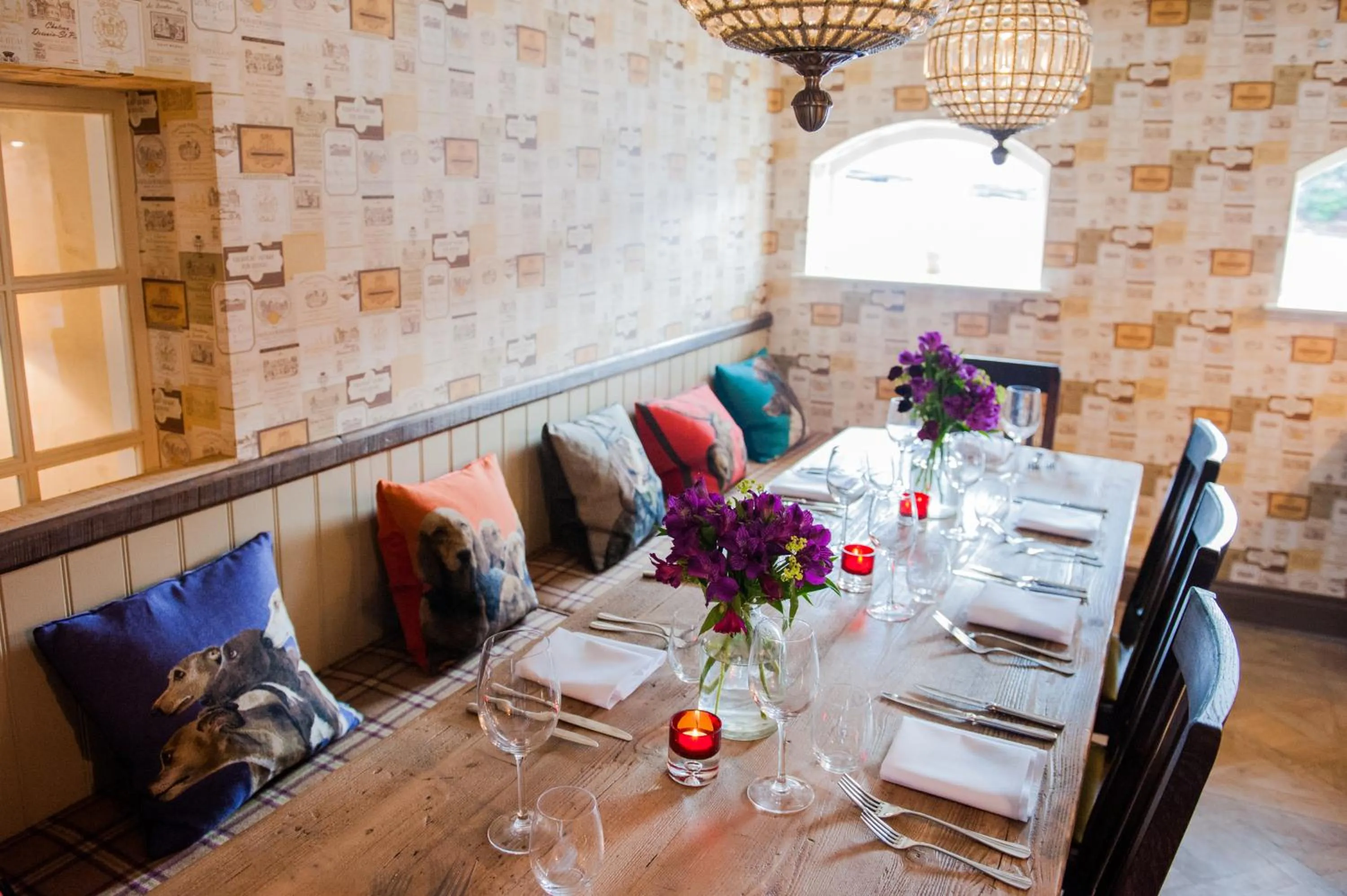 Restaurant/places to eat in The White Hart, Overton