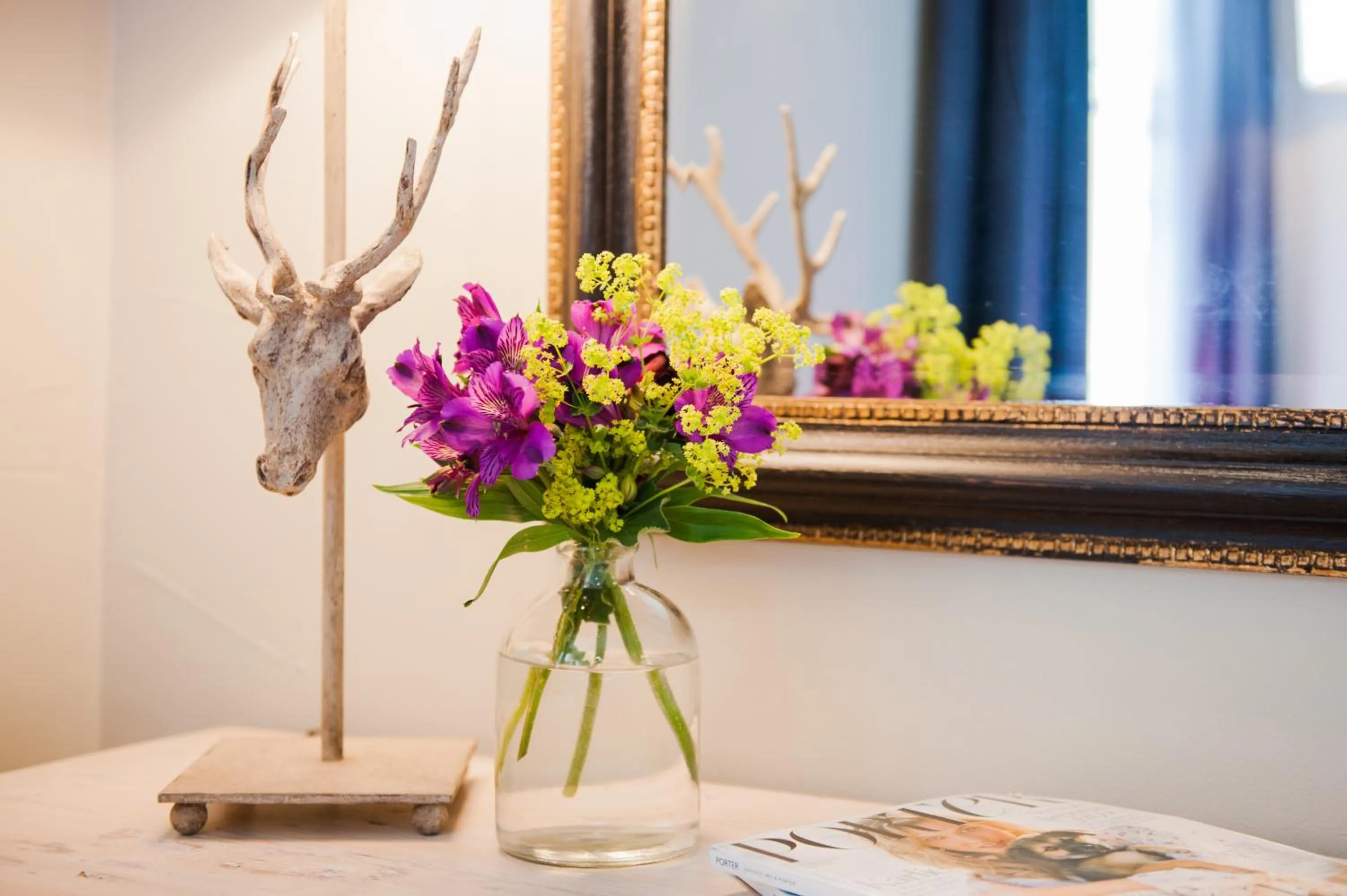 Seating area in The White Hart, Overton