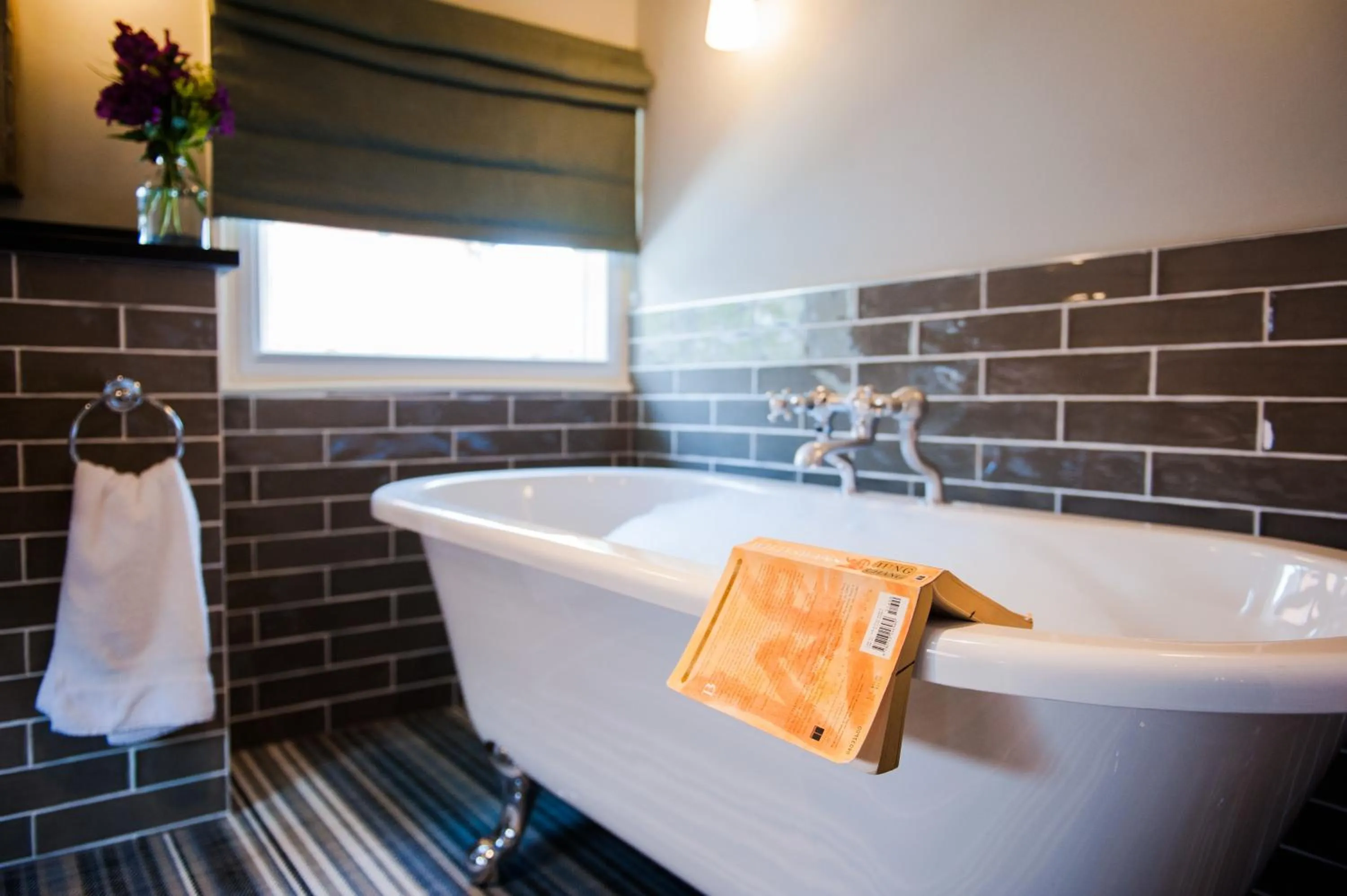 Bathroom in The White Hart, Overton