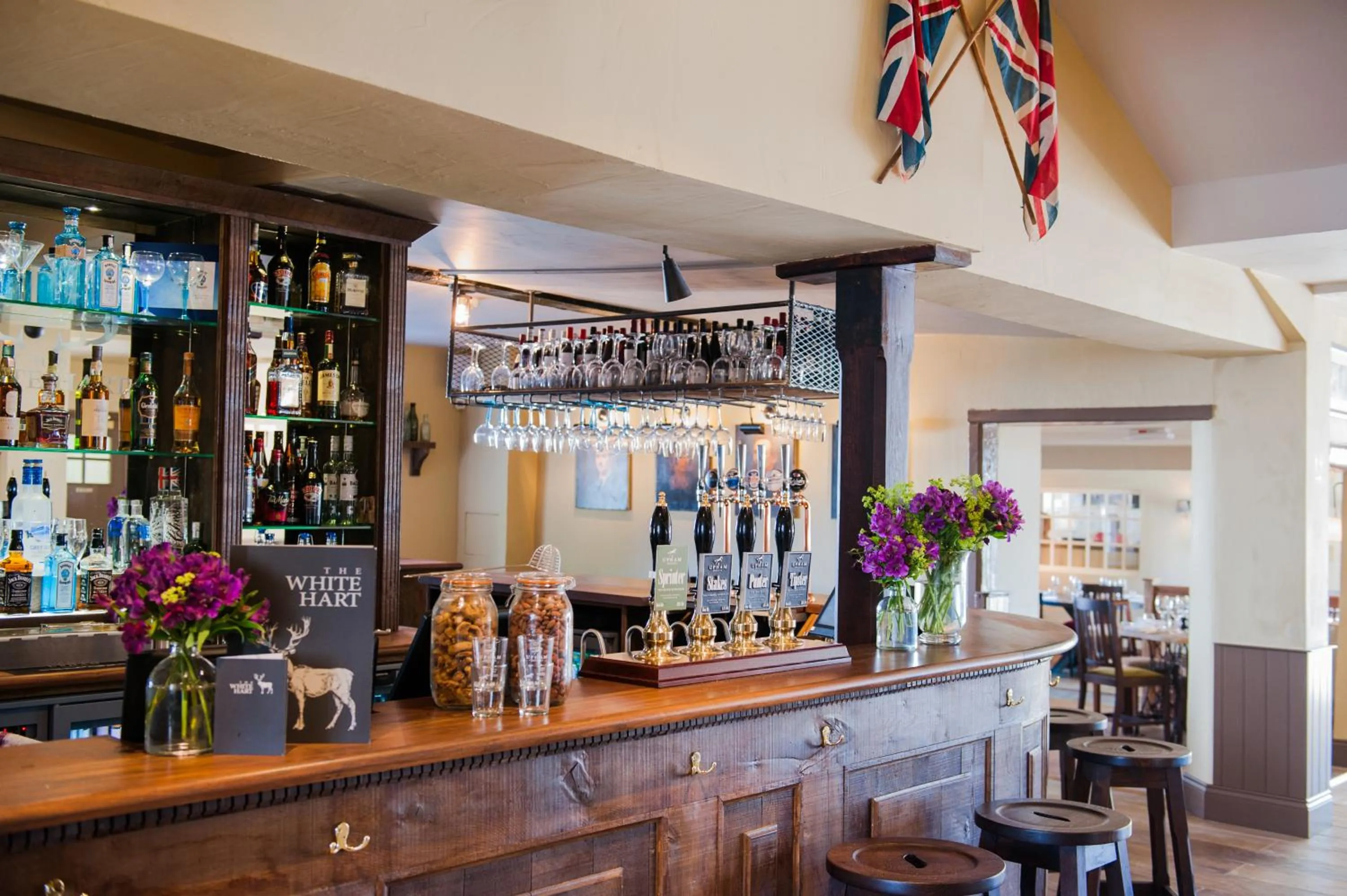 Lounge or bar in The White Hart, Overton