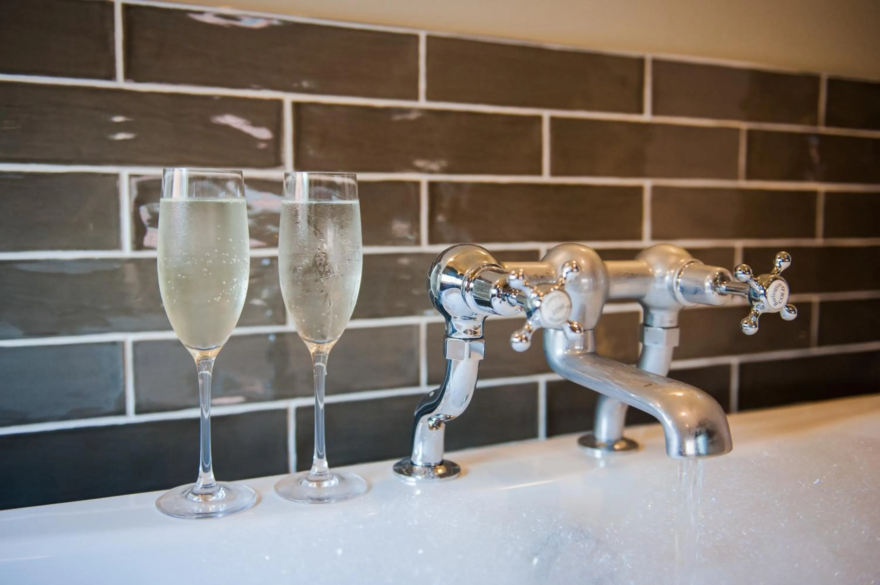 Bathroom in The White Hart, Overton