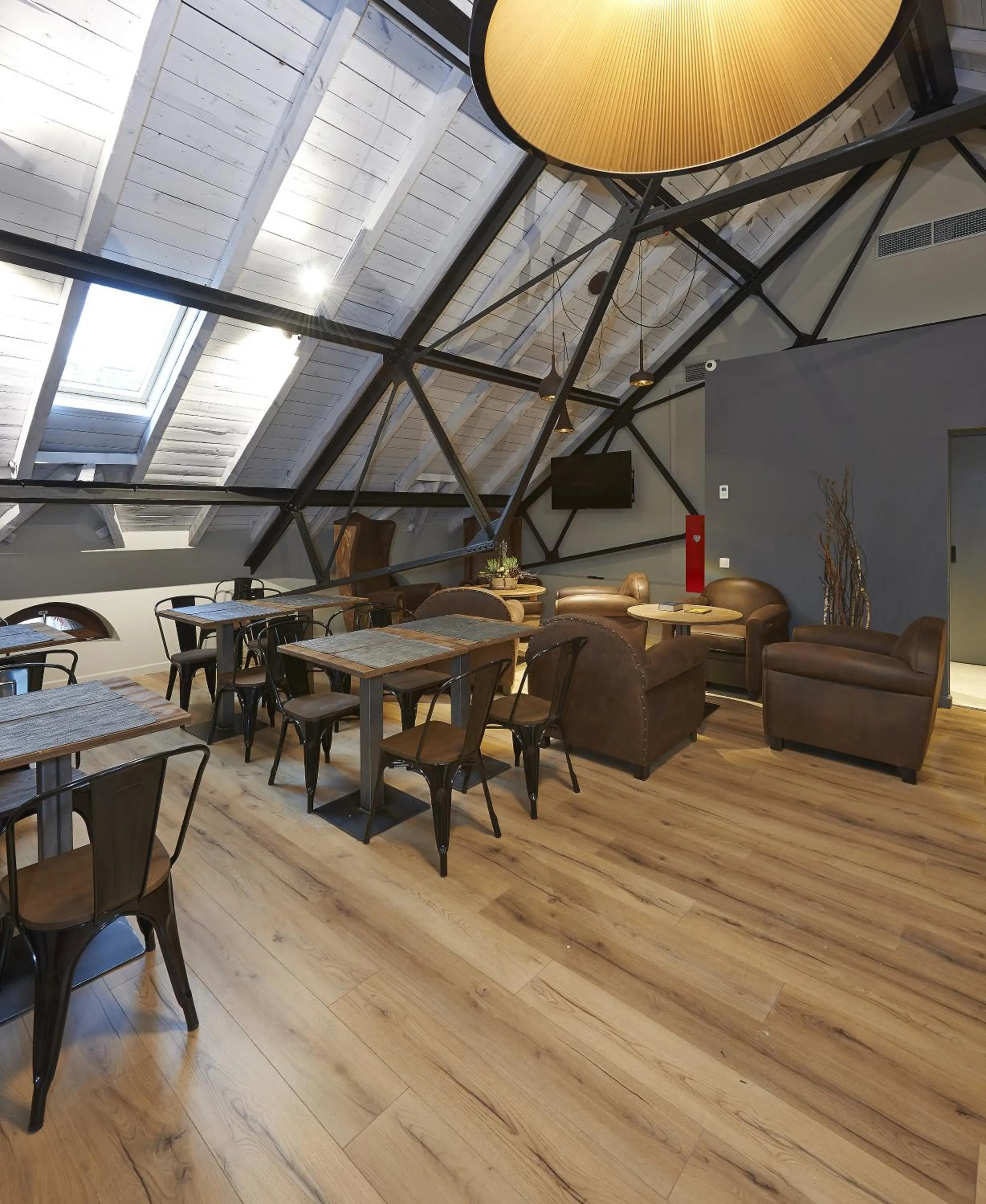 Communal lounge/ TV room in Hotel Parada Puigcerda