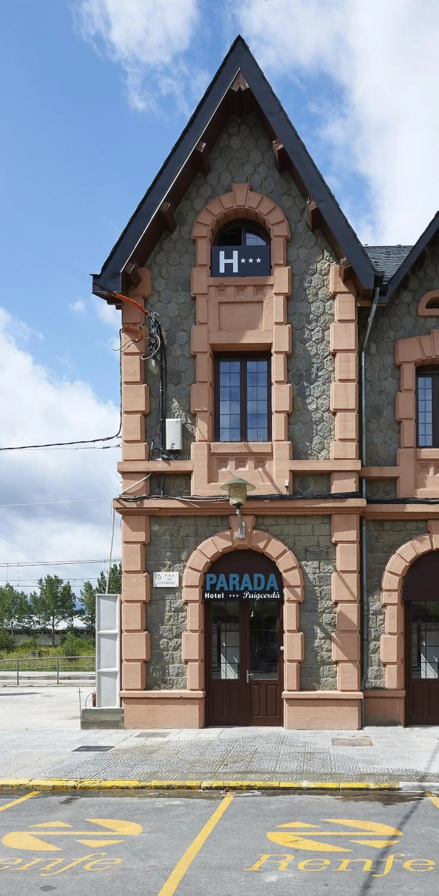 Facade/entrance in Hotel Parada Puigcerda