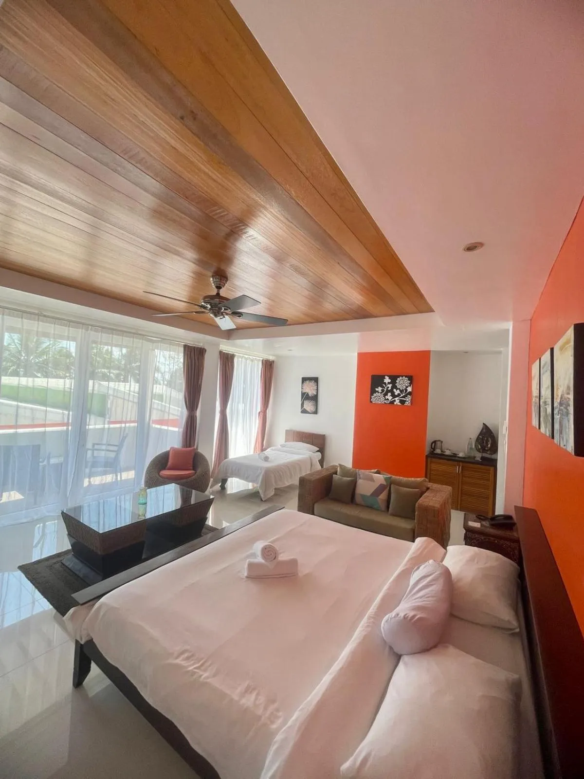 Bedroom, Bed in Calypso Beach and Dive Resort