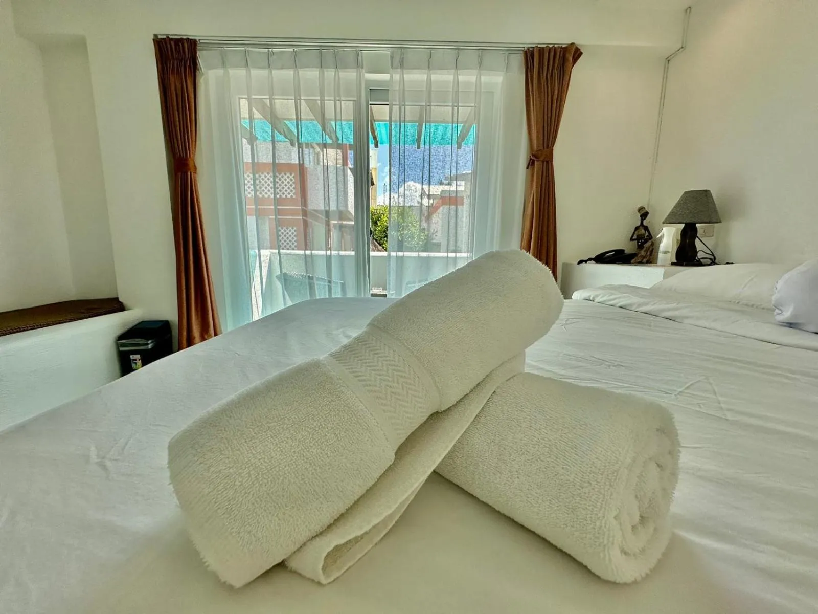 Bedroom, Bed in Calypso Beach and Dive Resort