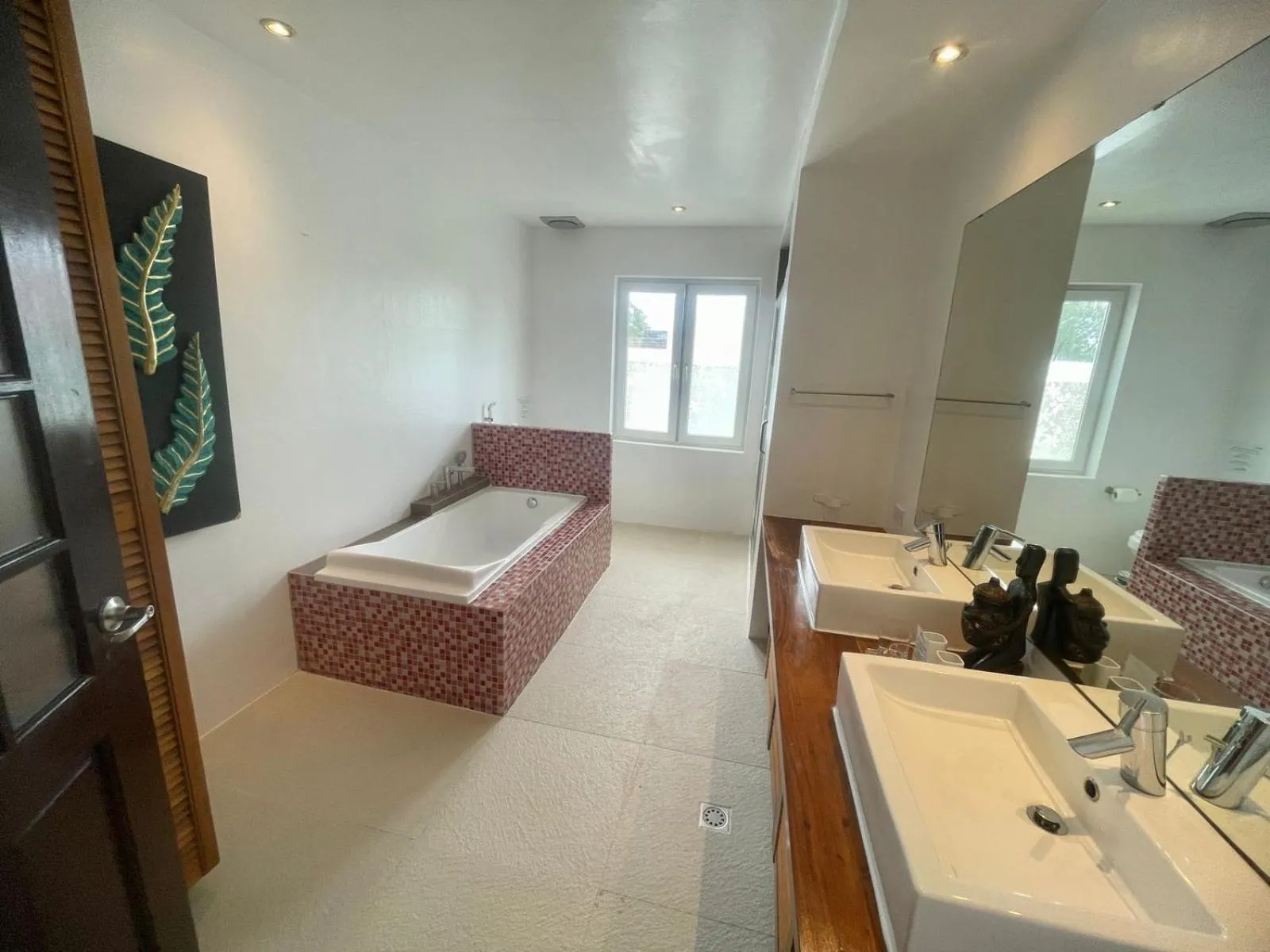 Bathroom, Bed in Calypso Beach and Dive Resort