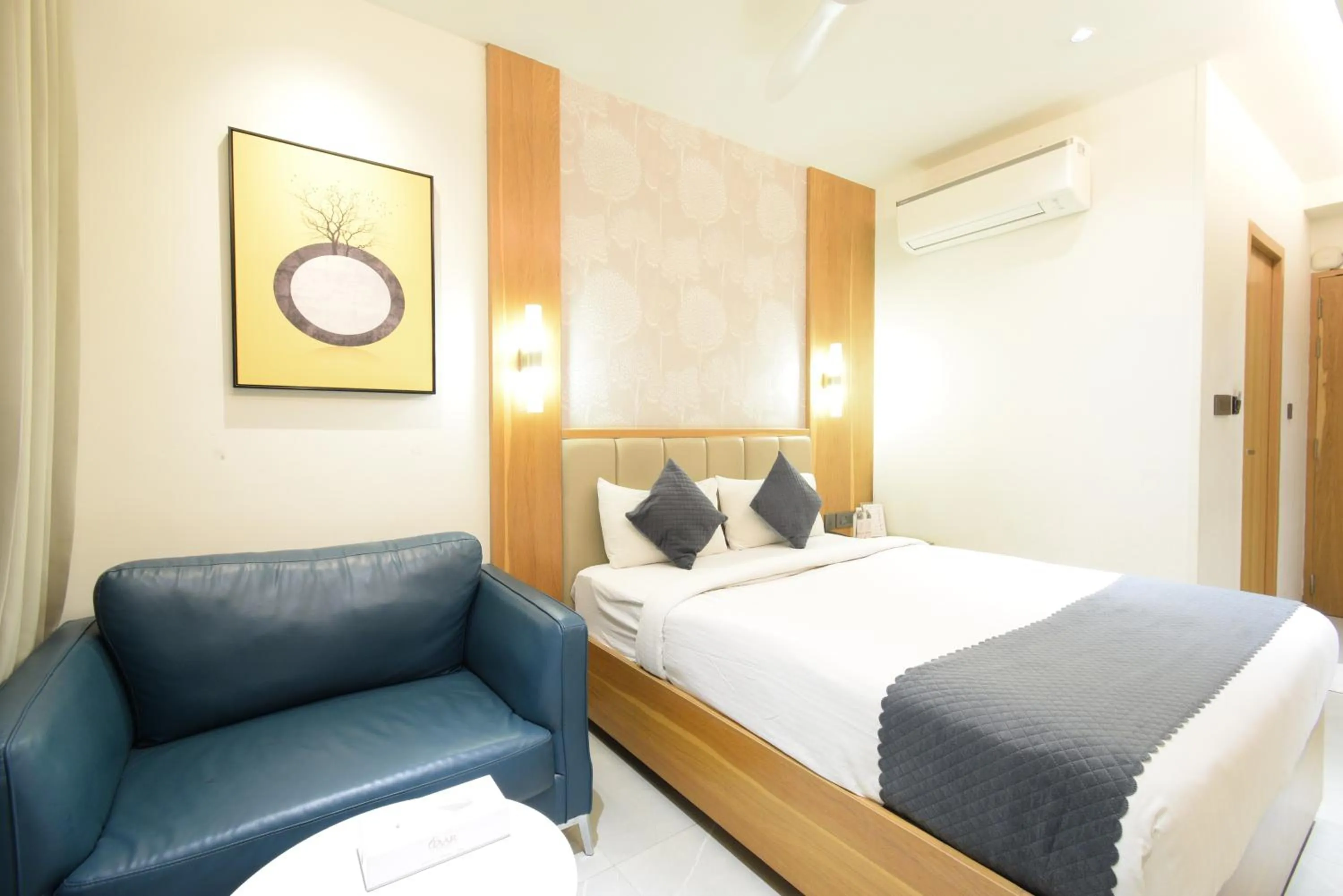 Bed in Hotel TAAR TANGERINE Gachibowli