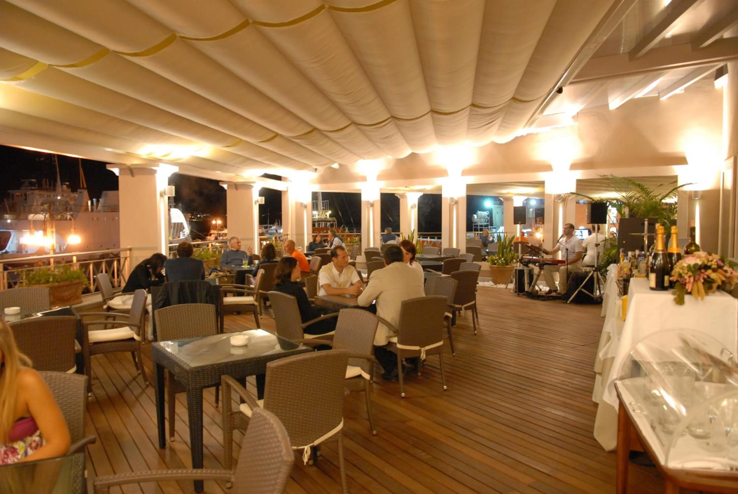 Restaurant/places to eat in Hotel Excelsior