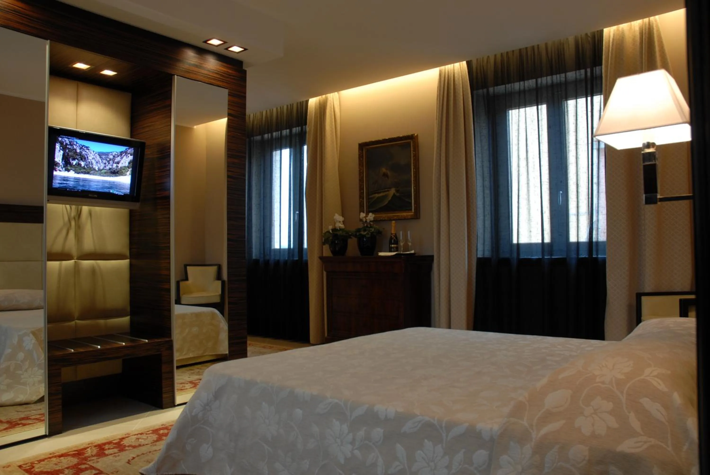 Bed in Hotel Excelsior