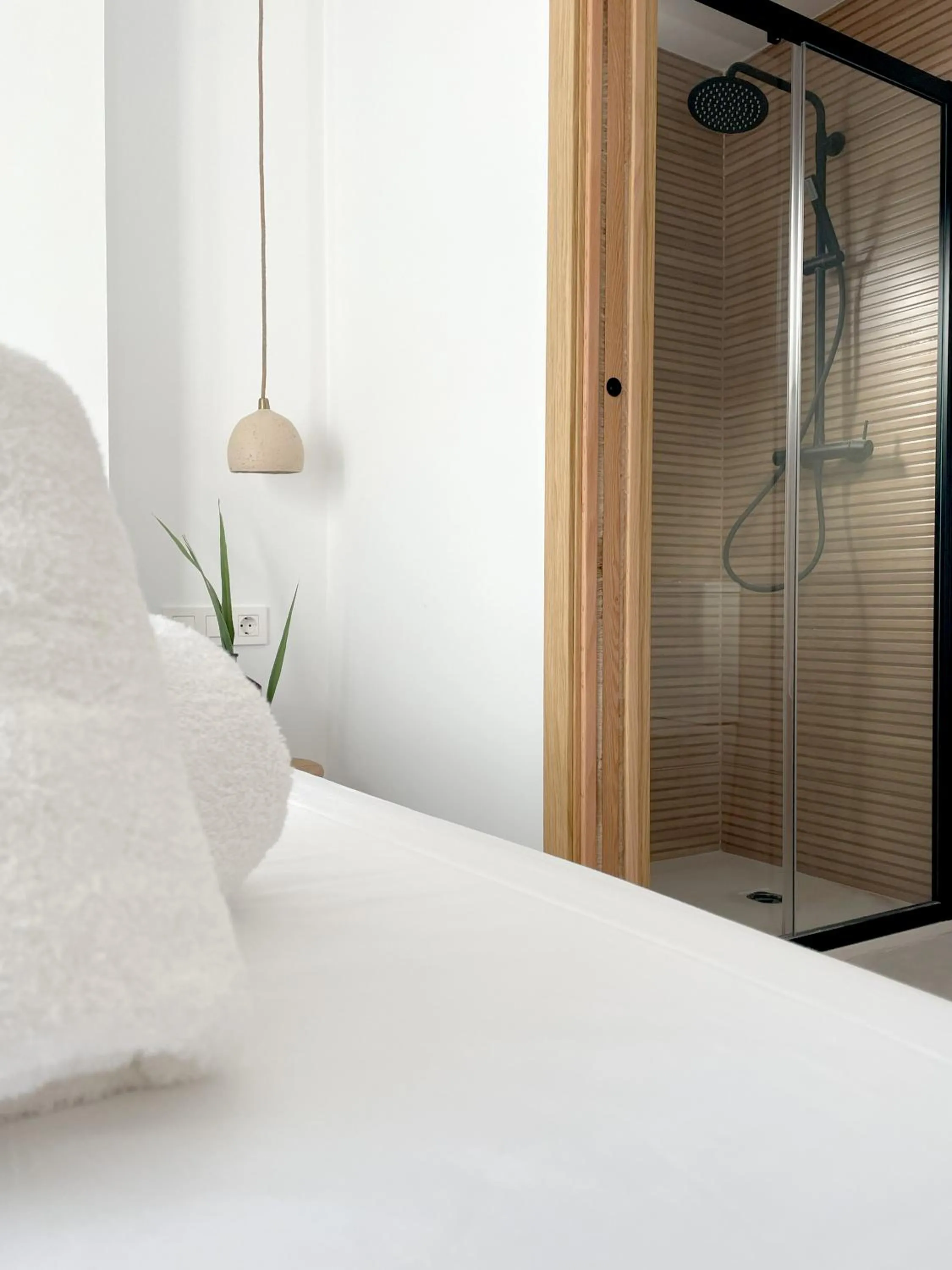 Shower, Bed in Hotel Boutique Maram - Adults Only