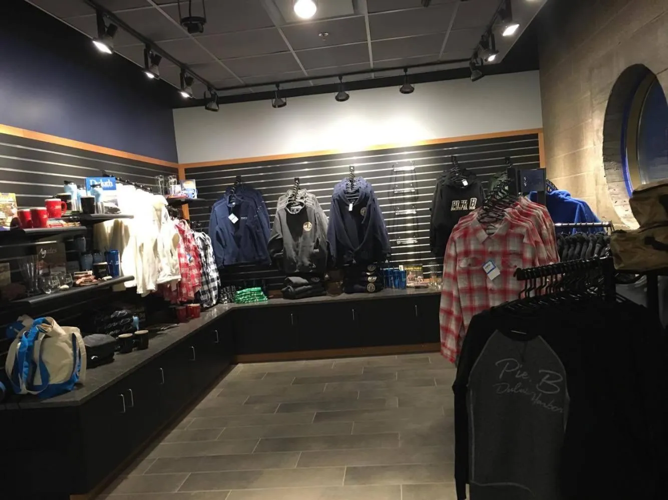 Supermarket/grocery shop in Pier B Resort