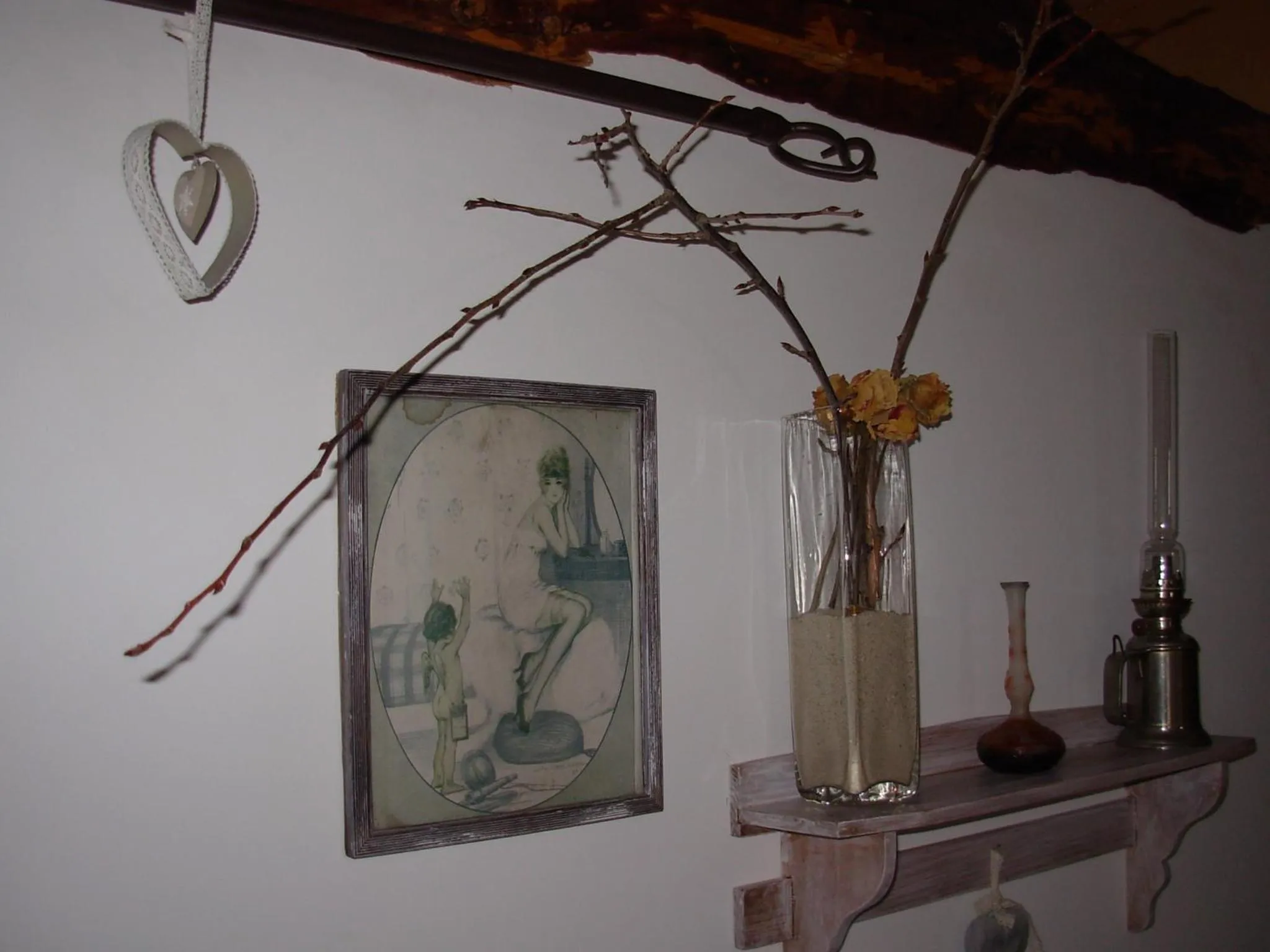 Decorative detail in Le Jardin des Pierres Brunes