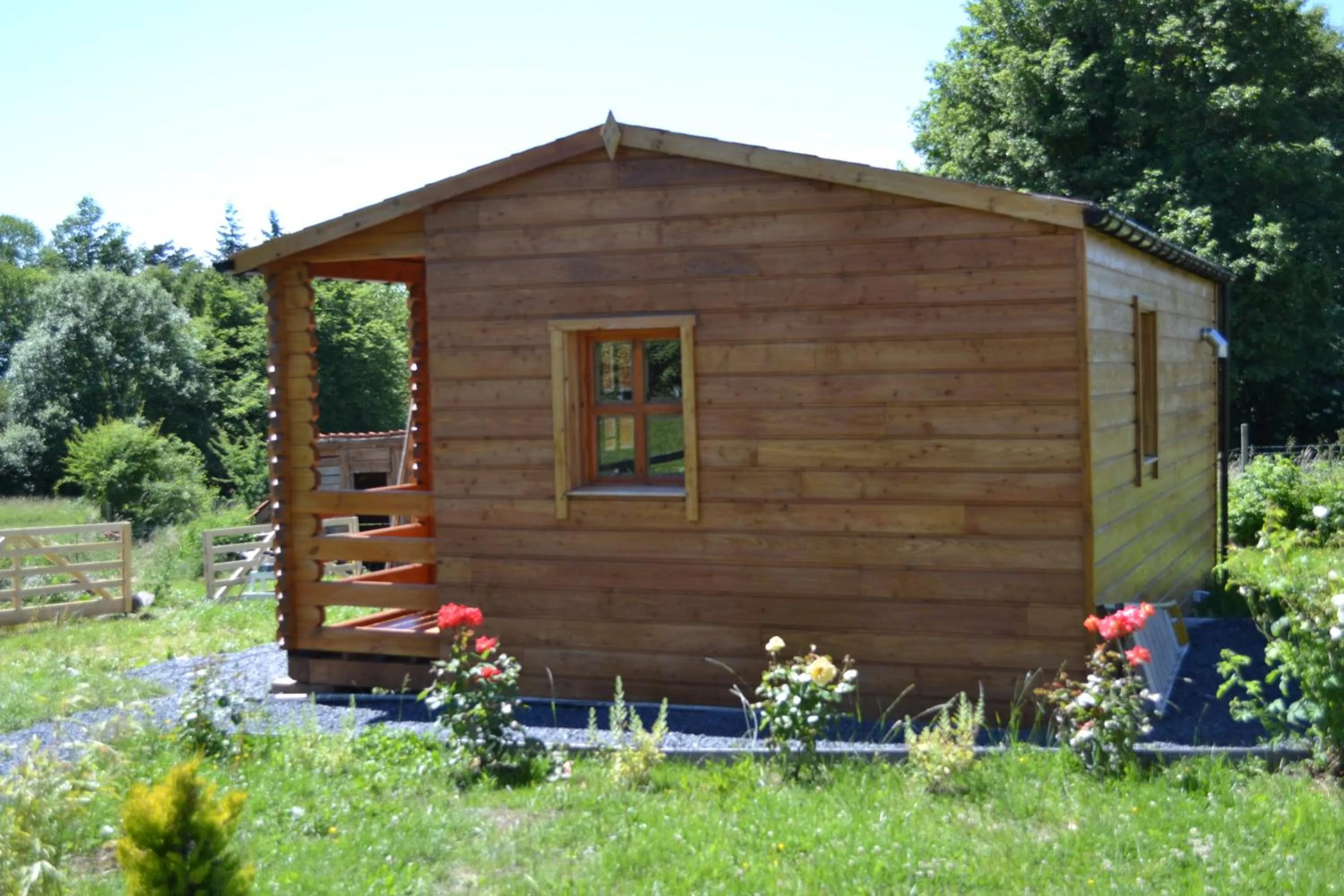 Facade/entrance in Le Jardin des Pierres Brunes
