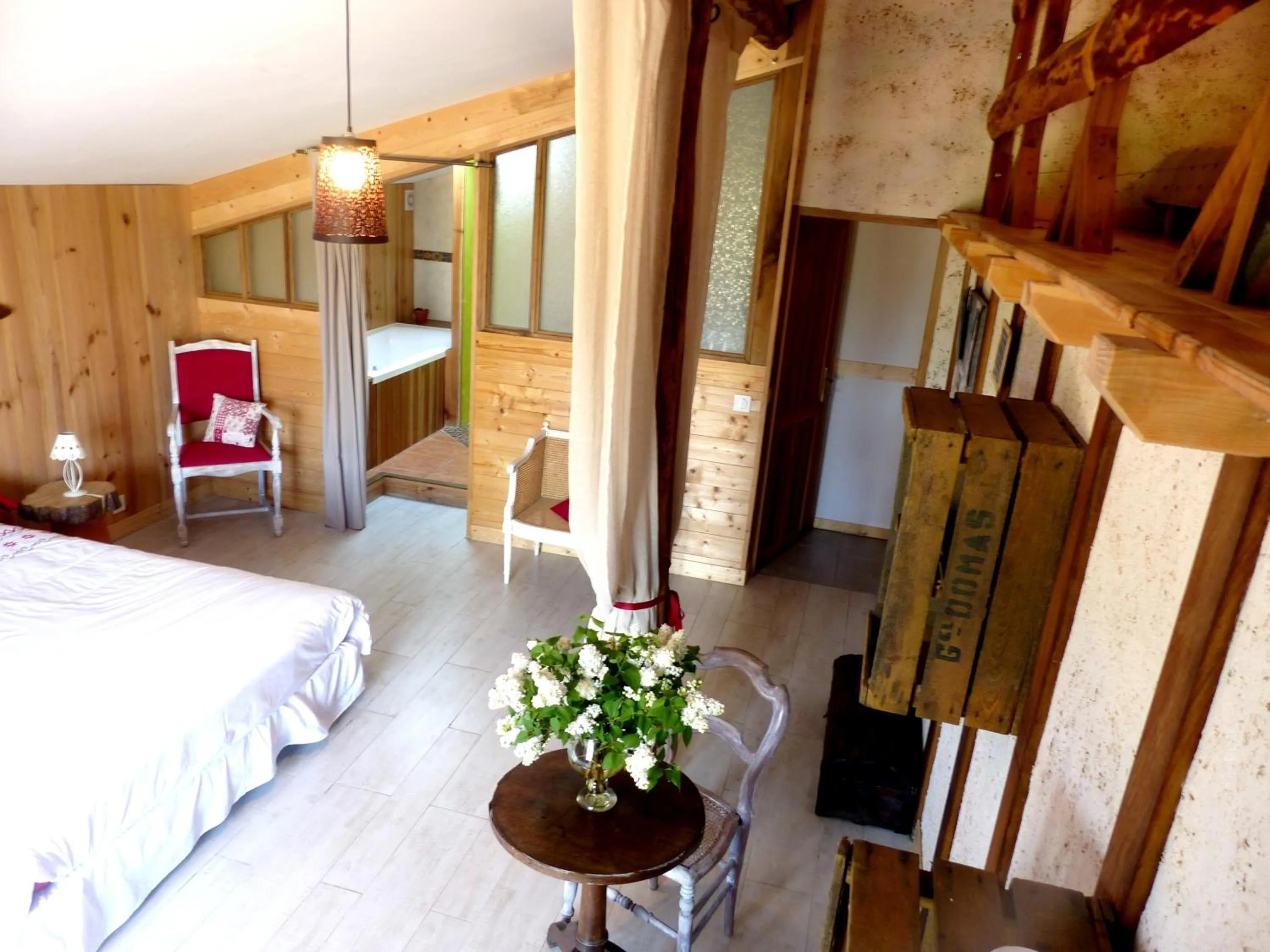 View (from property/room), Bed in Le Jardin des Pierres Brunes