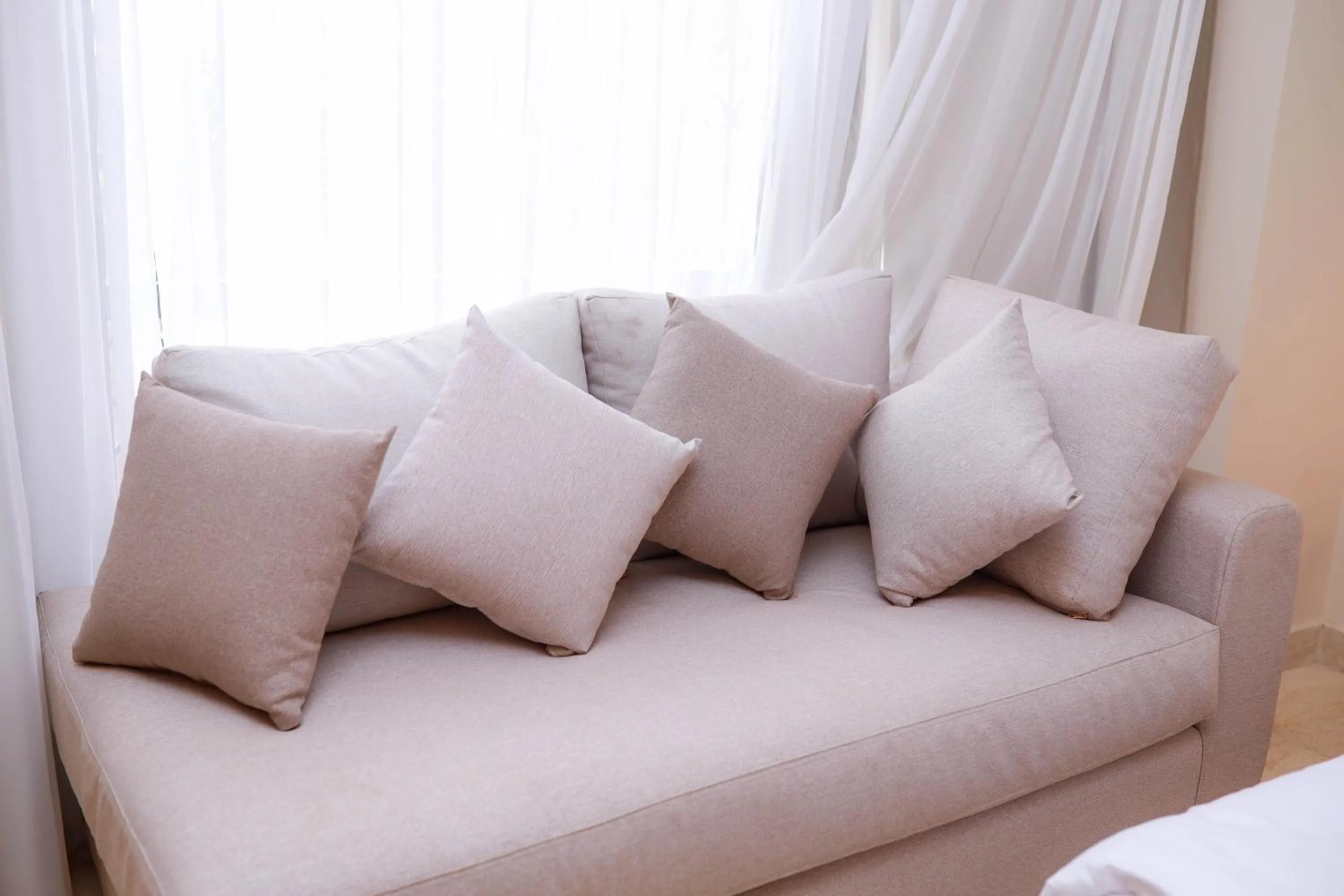 Seating area, Bed in Settle Inn Al Rehab City B