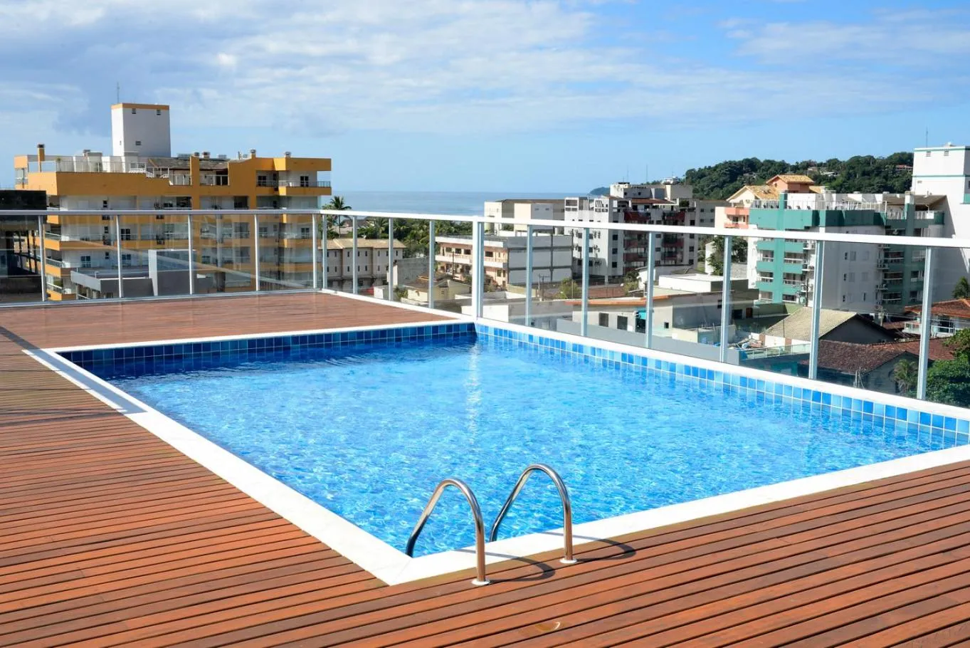 Apto 300m das Toninhas c Piscina e Ar Condicionado