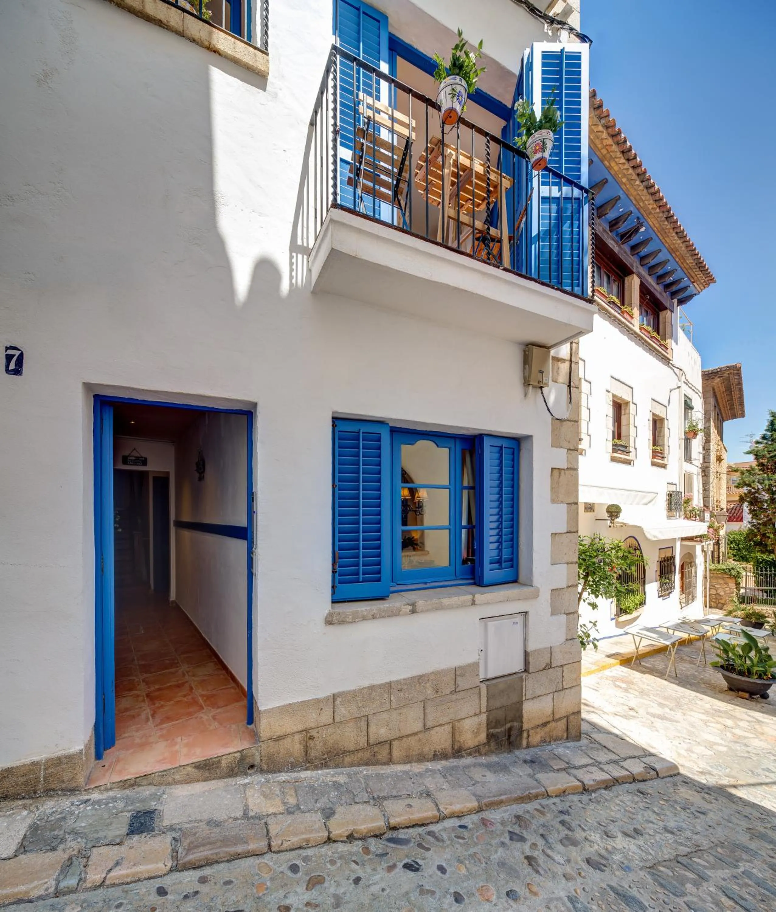 Facade/entrance in Blue Home