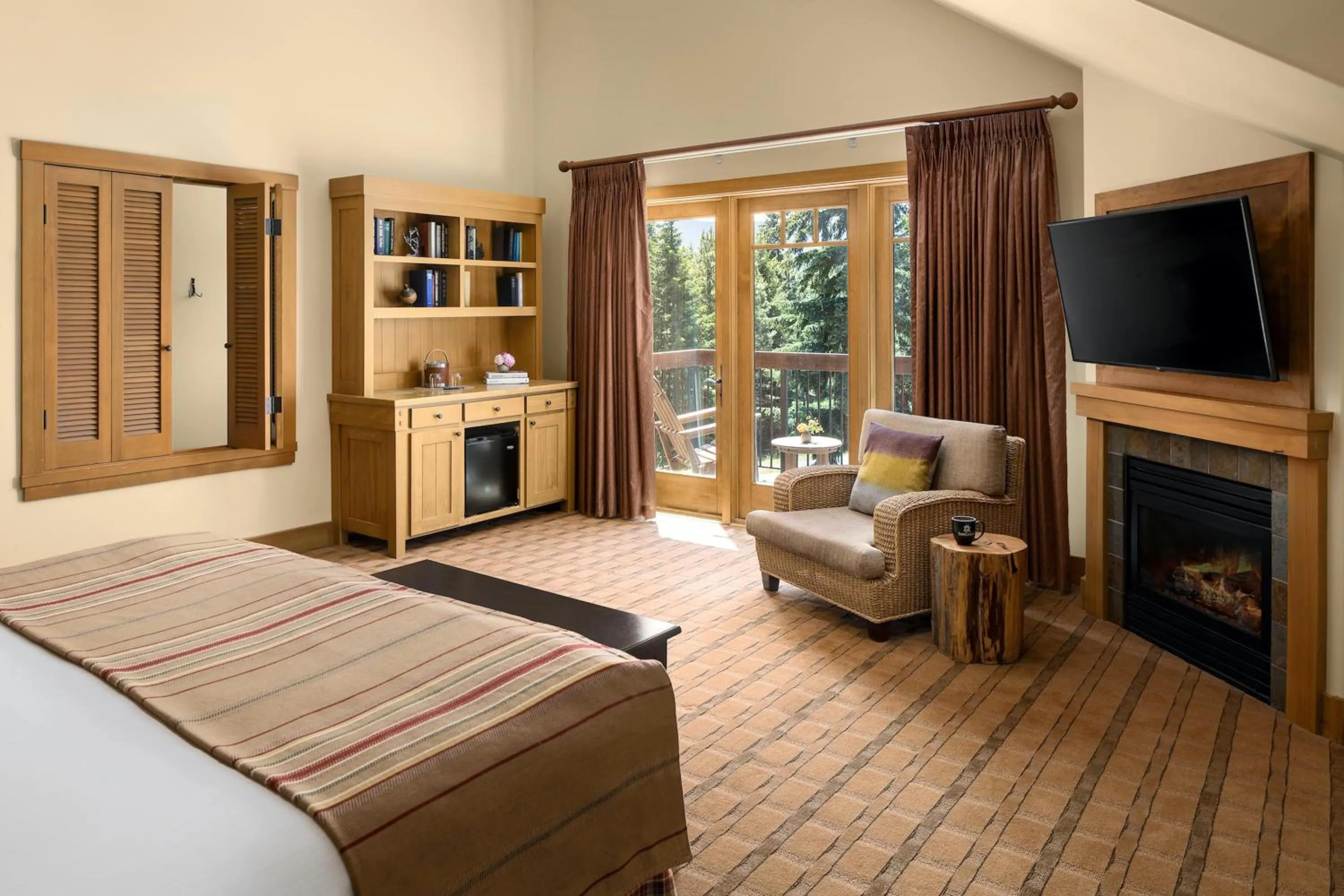 Photo of the whole room, Bed in Suncadia Resort