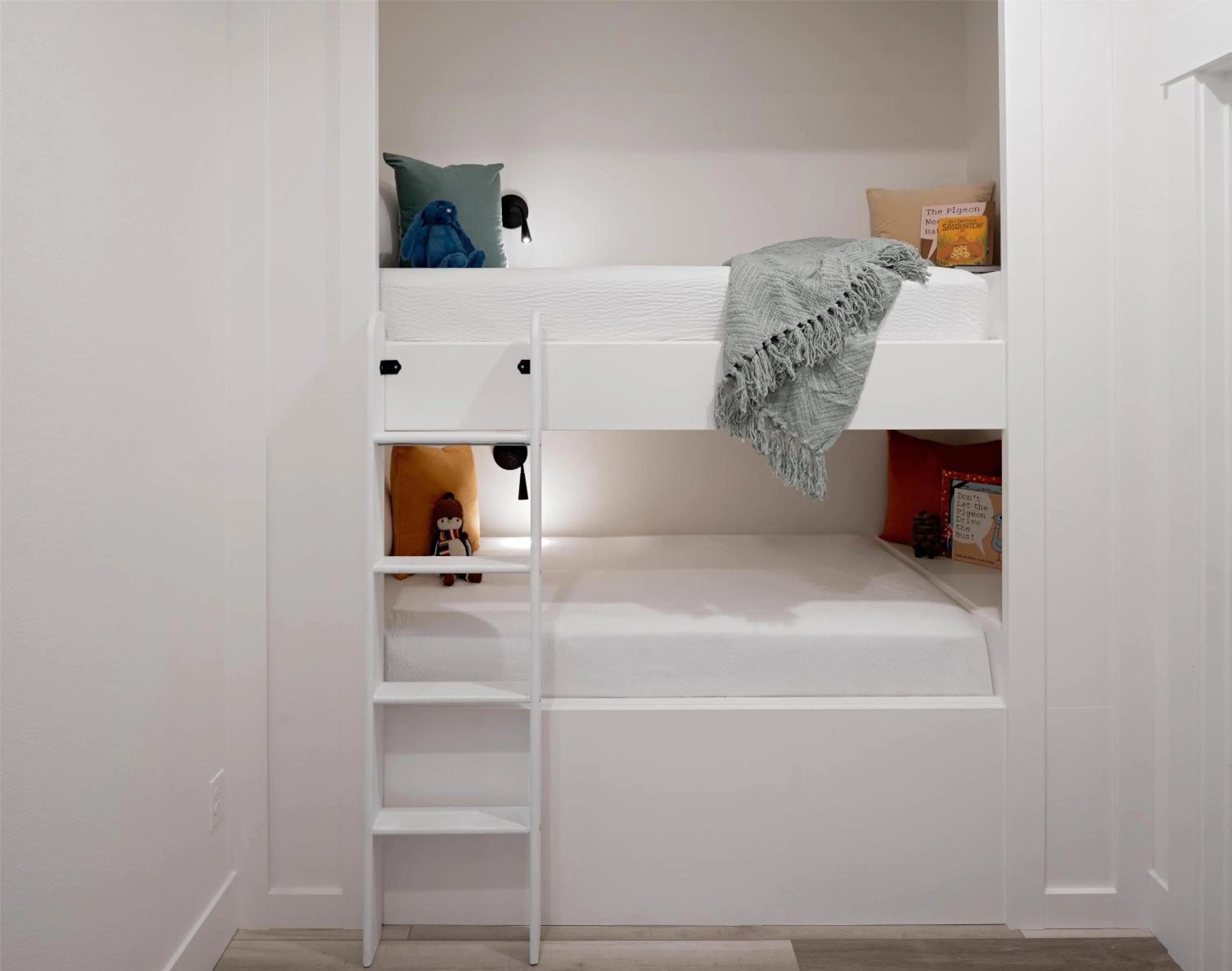 Photo of the whole room, Bed in Suncadia Resort