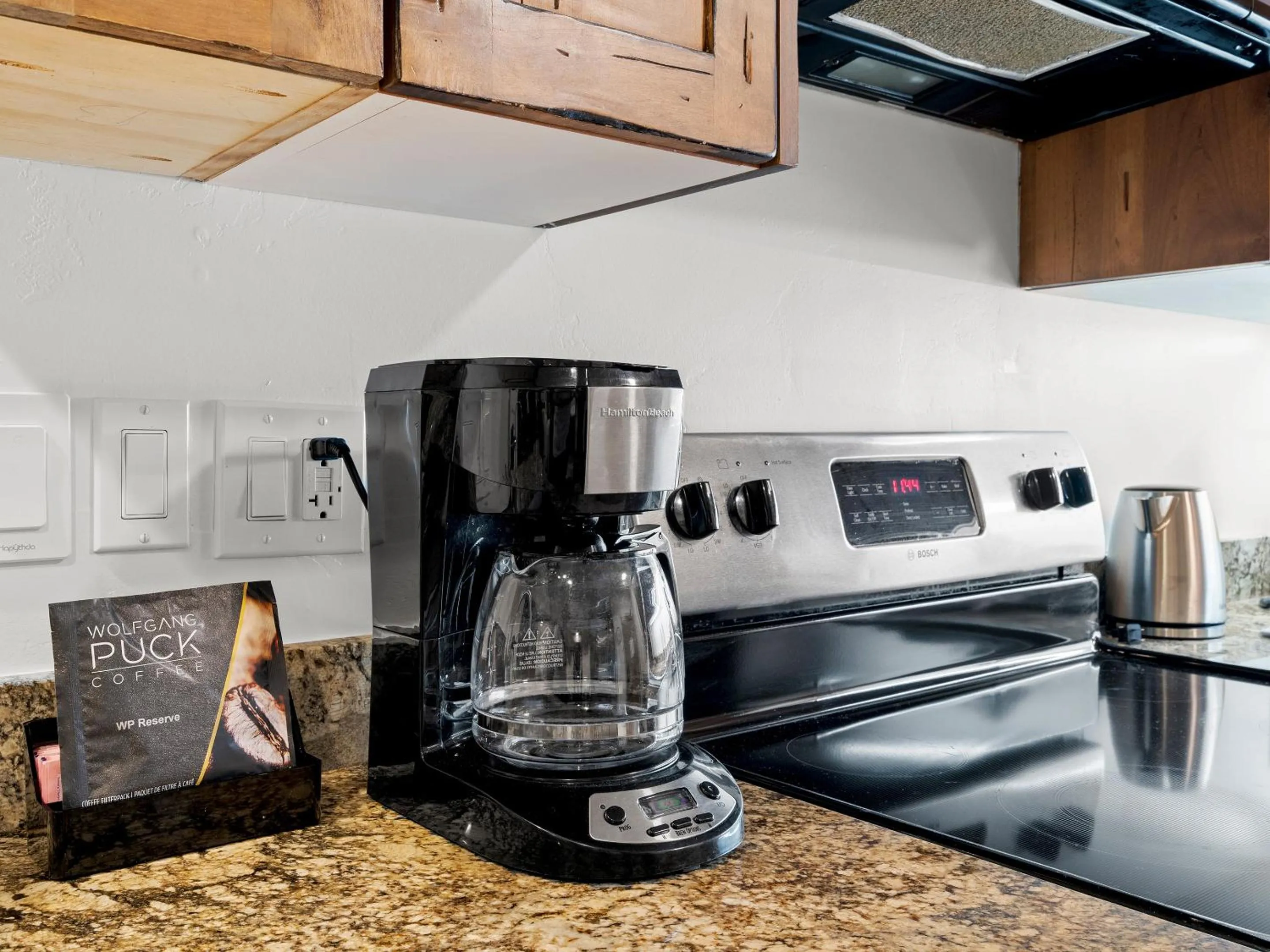 Coffee/tea facilities in Jupiter Inn