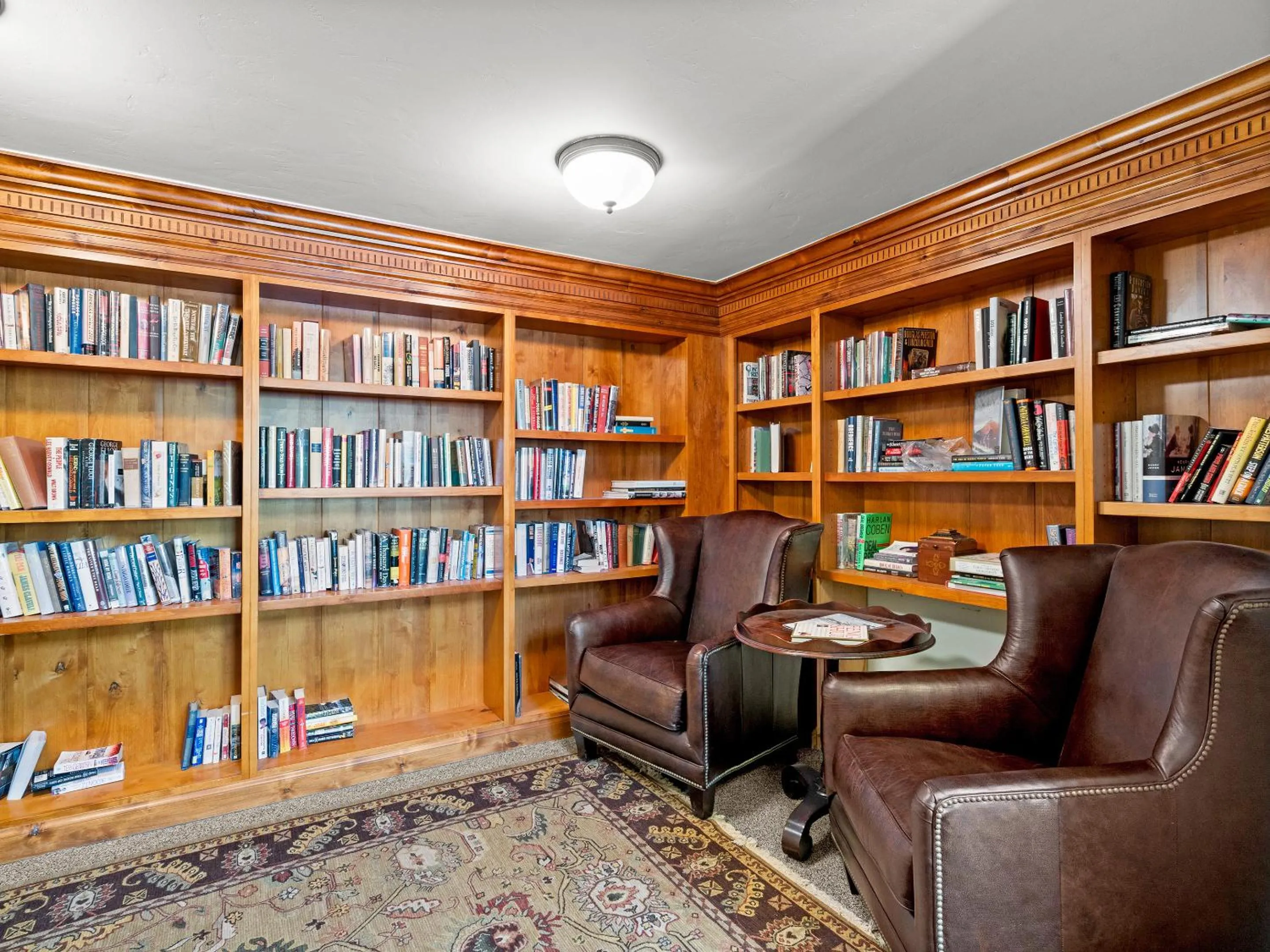 Library in Jupiter Inn