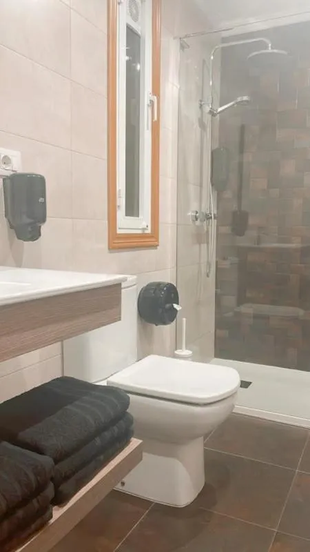 Shower in Casa Pazos, Pedrafita do Cebreiro