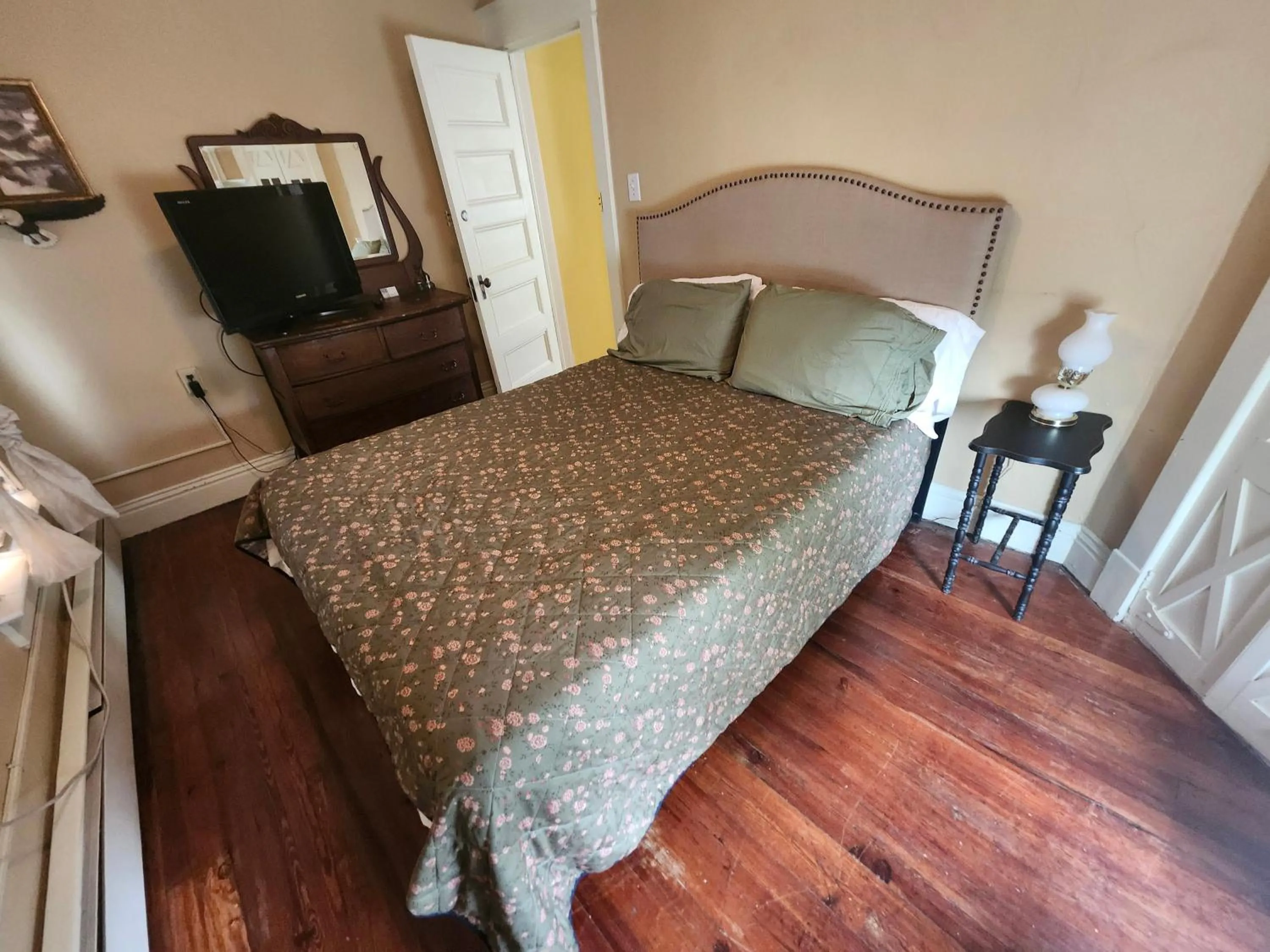 Bed in The White Birch Inn