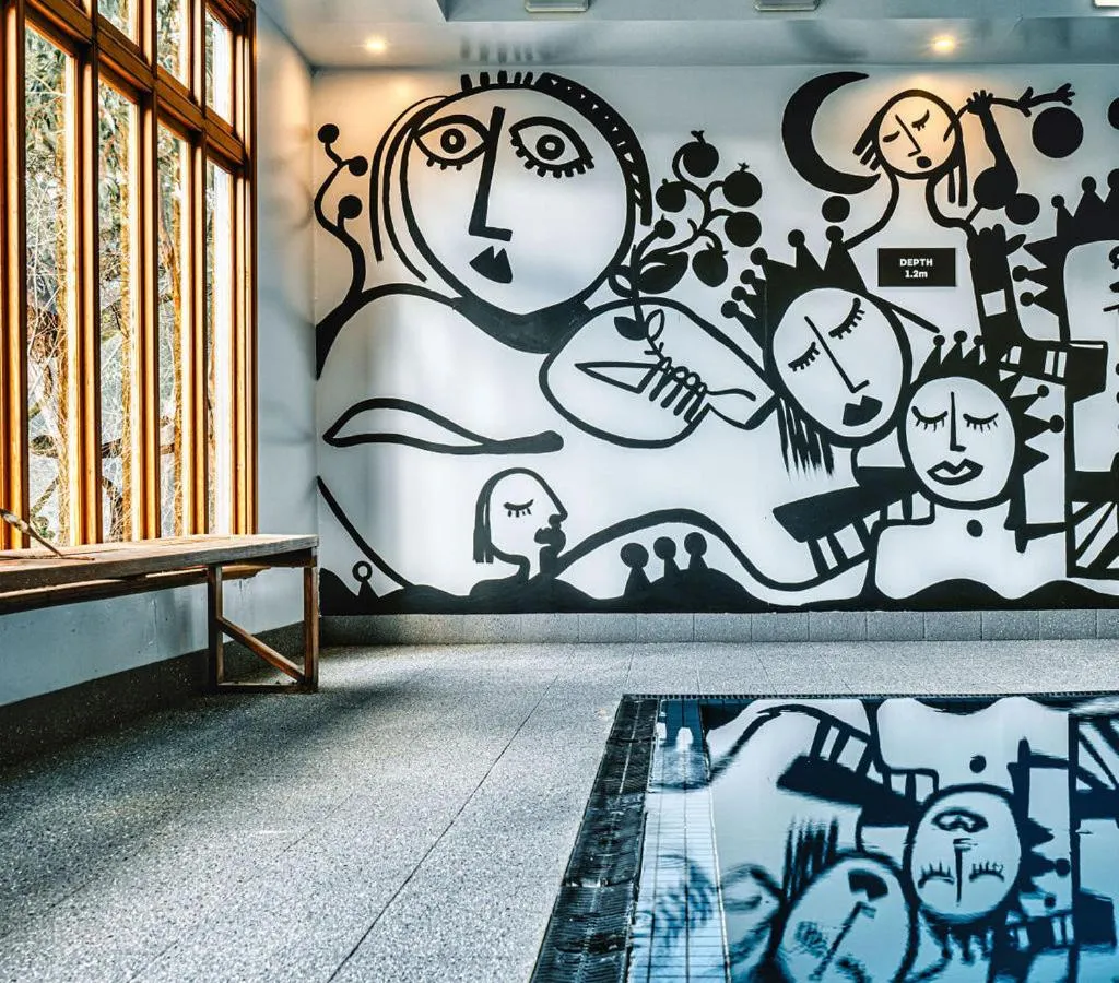 Swimming pool in Hotel Bellinzona Daylesford