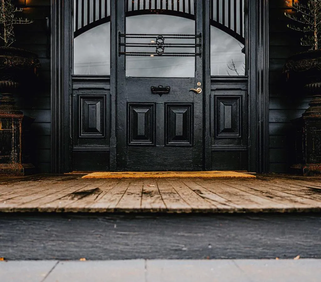 Facade/entrance in Hotel Bellinzona Daylesford
