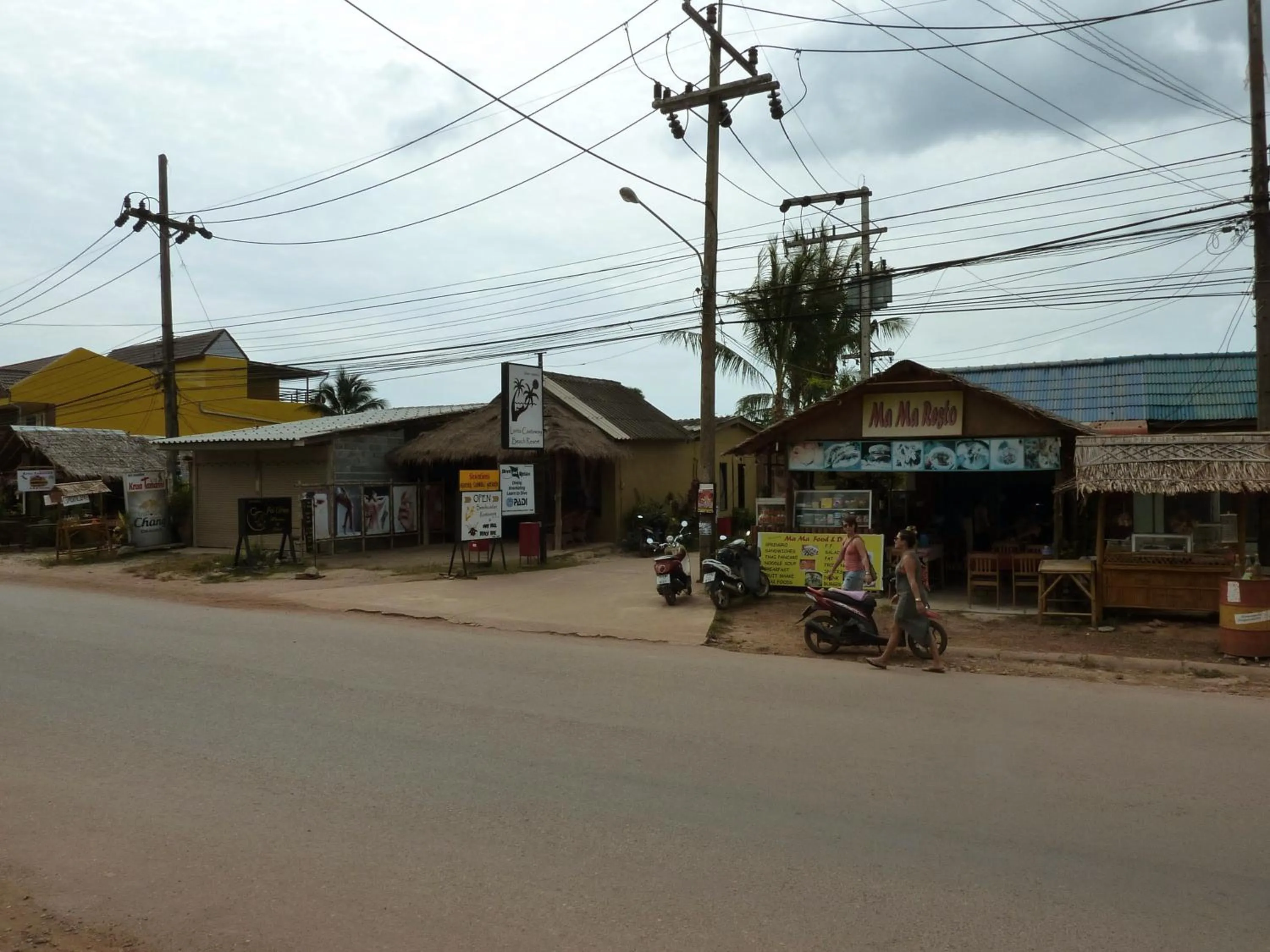 Neighbourhood in Lanta Castaway Beach Resort