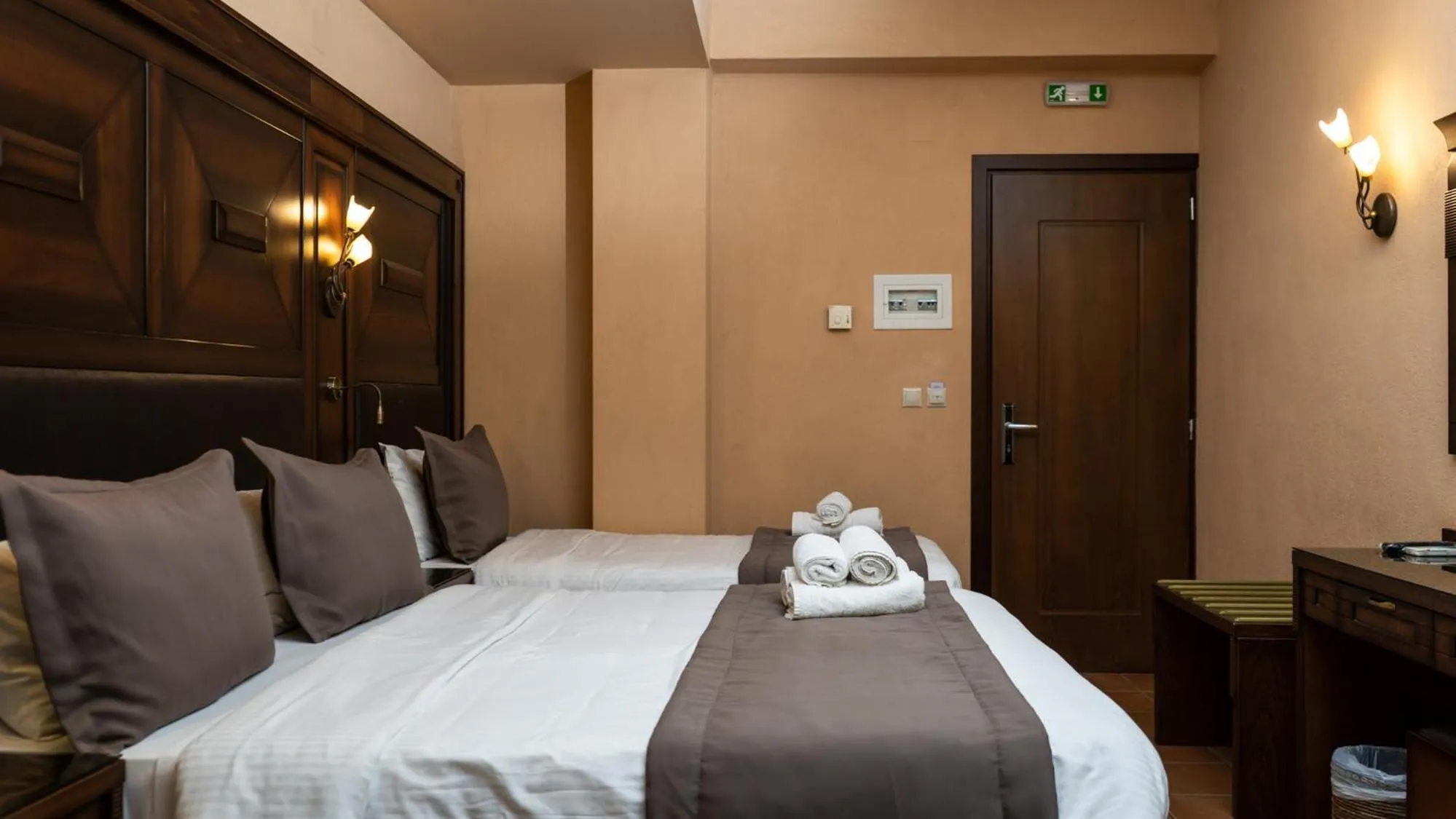 Bedroom, Bed in Dellas Boutique Hotel